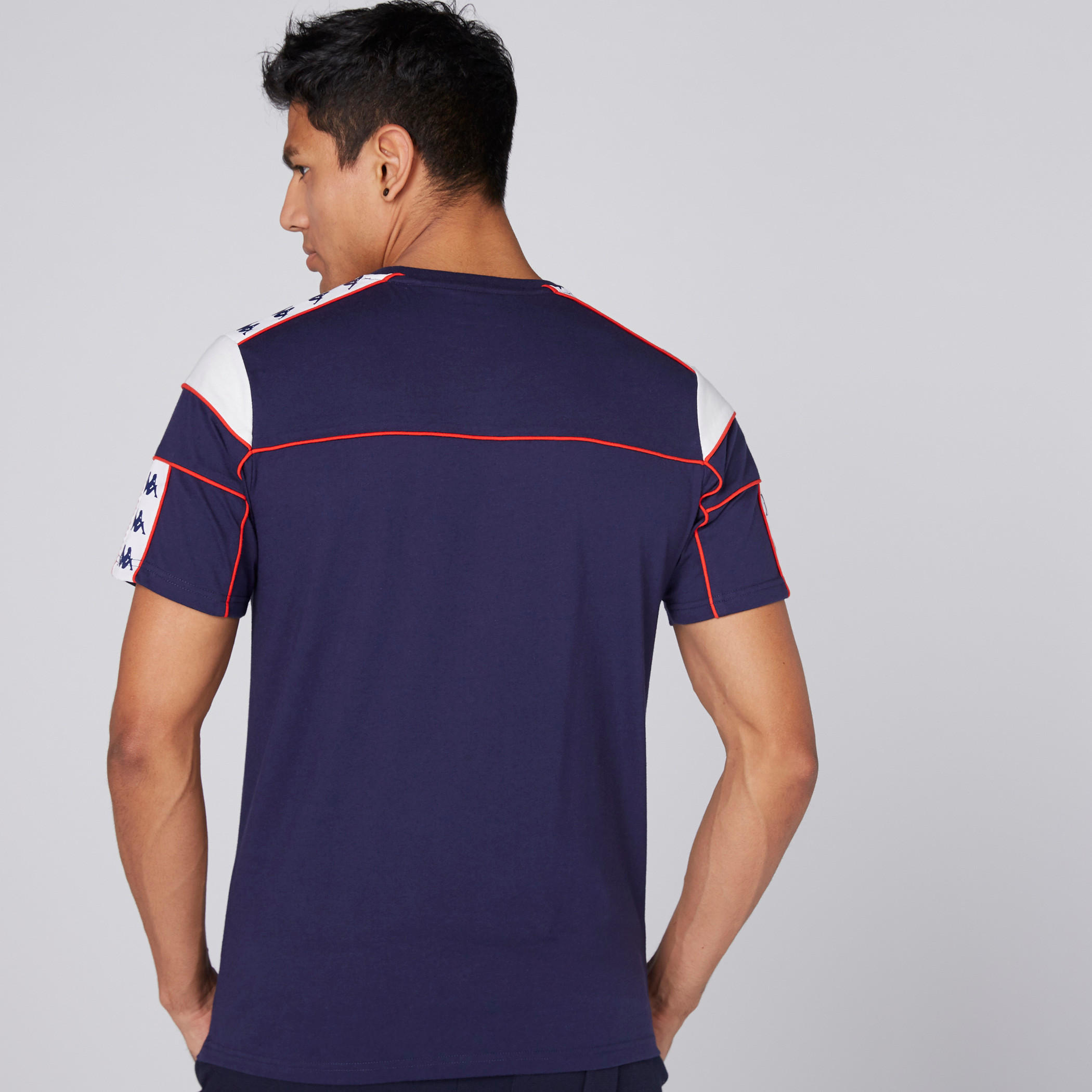 تيشيرت بياقة مستديرة وأكمام قصيرة وطبعات من كابا-men-clothing-sportswearandactivewear-tshirtsandpolos-image-4