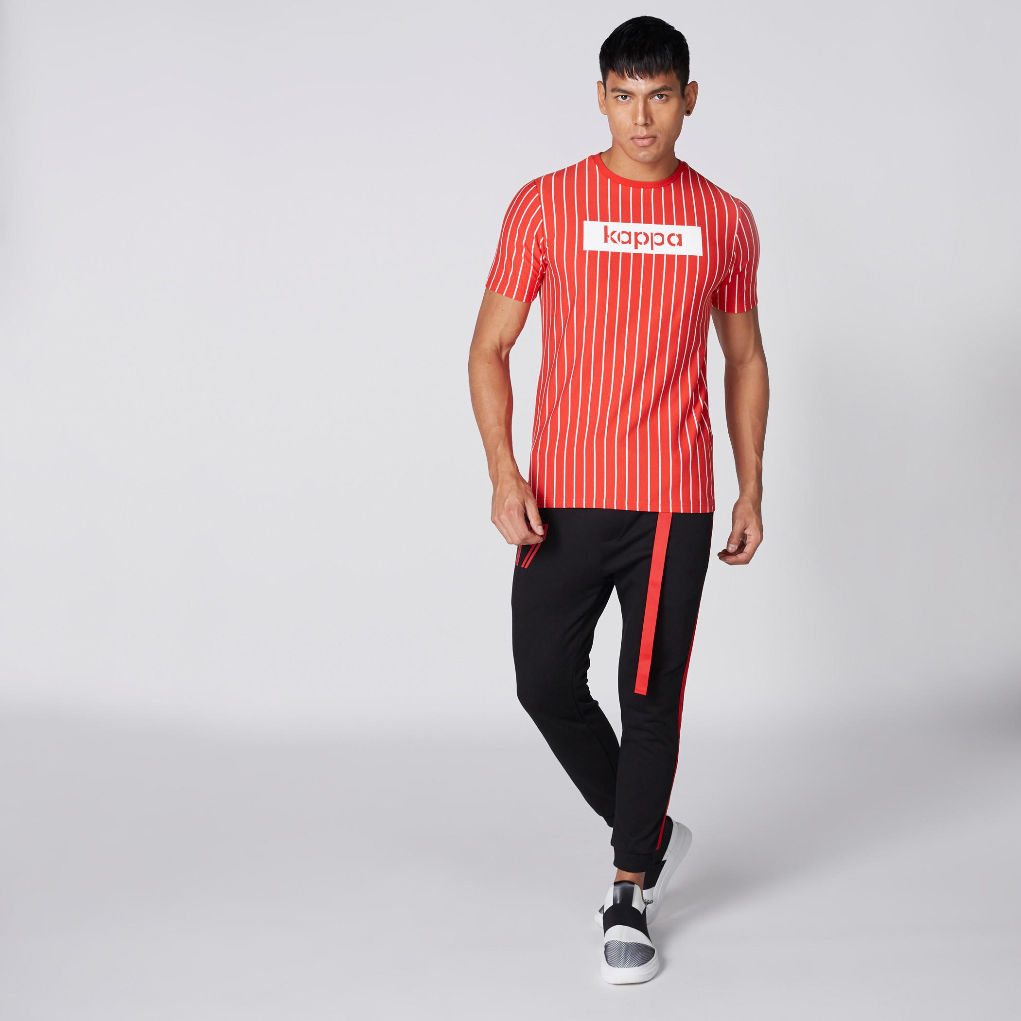 تيشيرت مقلّم بأكمام قصيرة من كابا-men-clothing-sportswearandactivewear-tshirtsandpolos-image-4