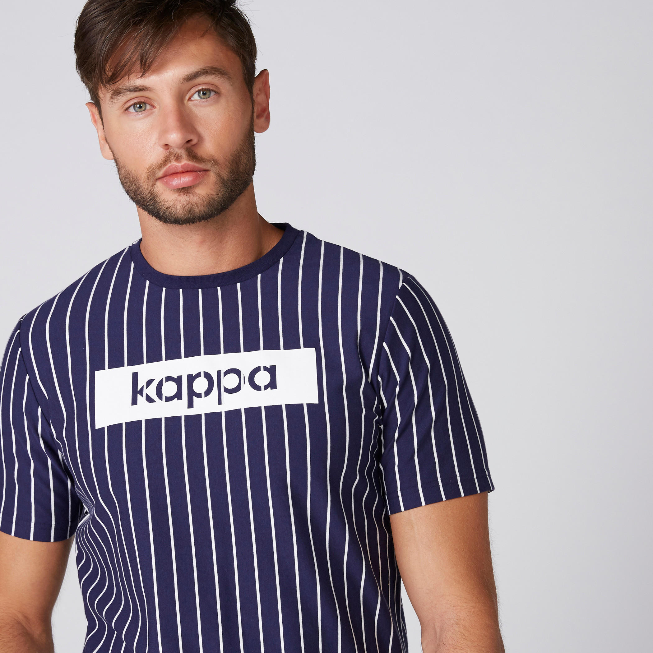 تيشيرت بياقة مستديرة وأكمام قصيرة وطبعات من كابا-men-clothing-tshirtsandpolos-tshirts-image-1