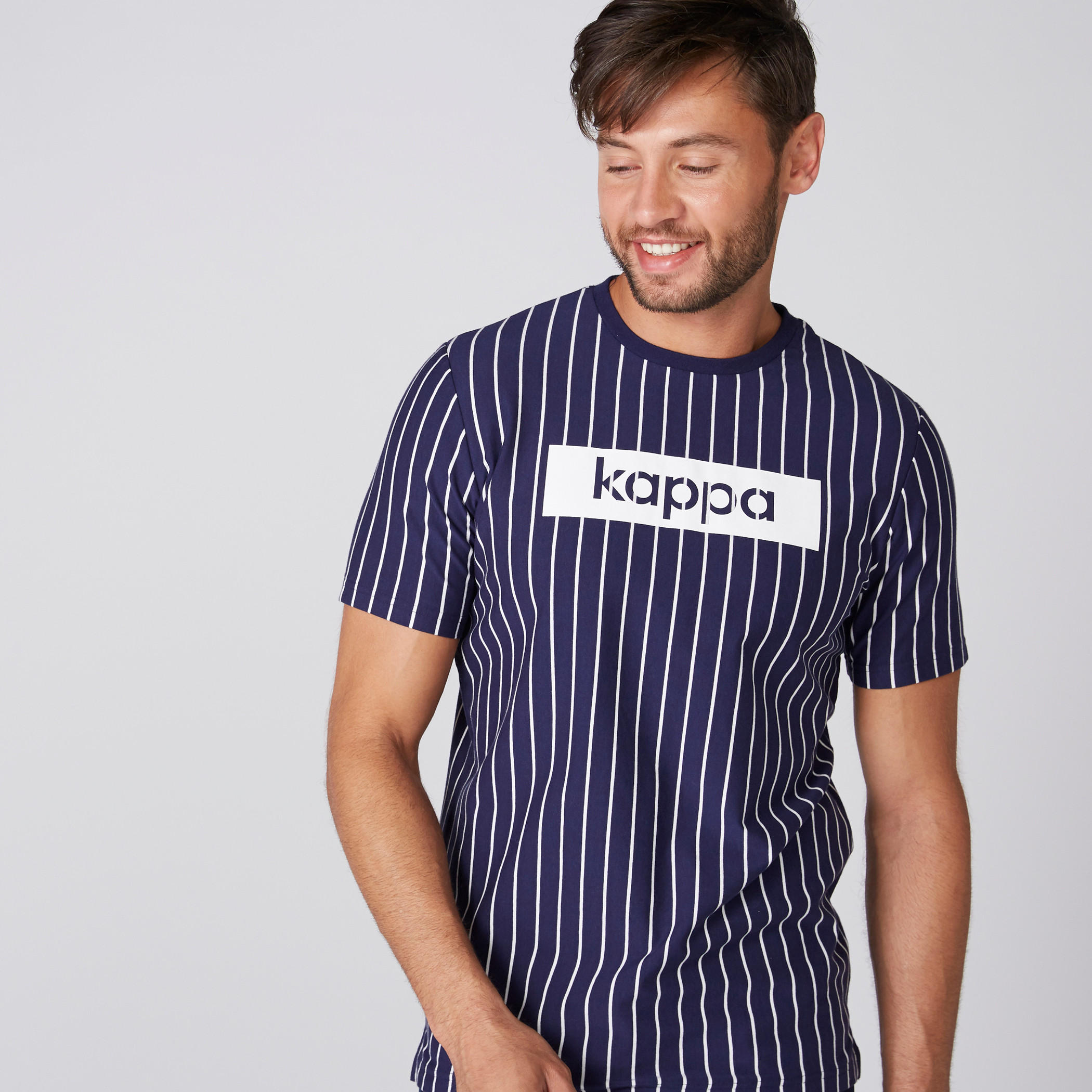 تيشيرت بياقة مستديرة وأكمام قصيرة وطبعات من كابا-men-clothing-tshirtsandpolos-tshirts-image-3