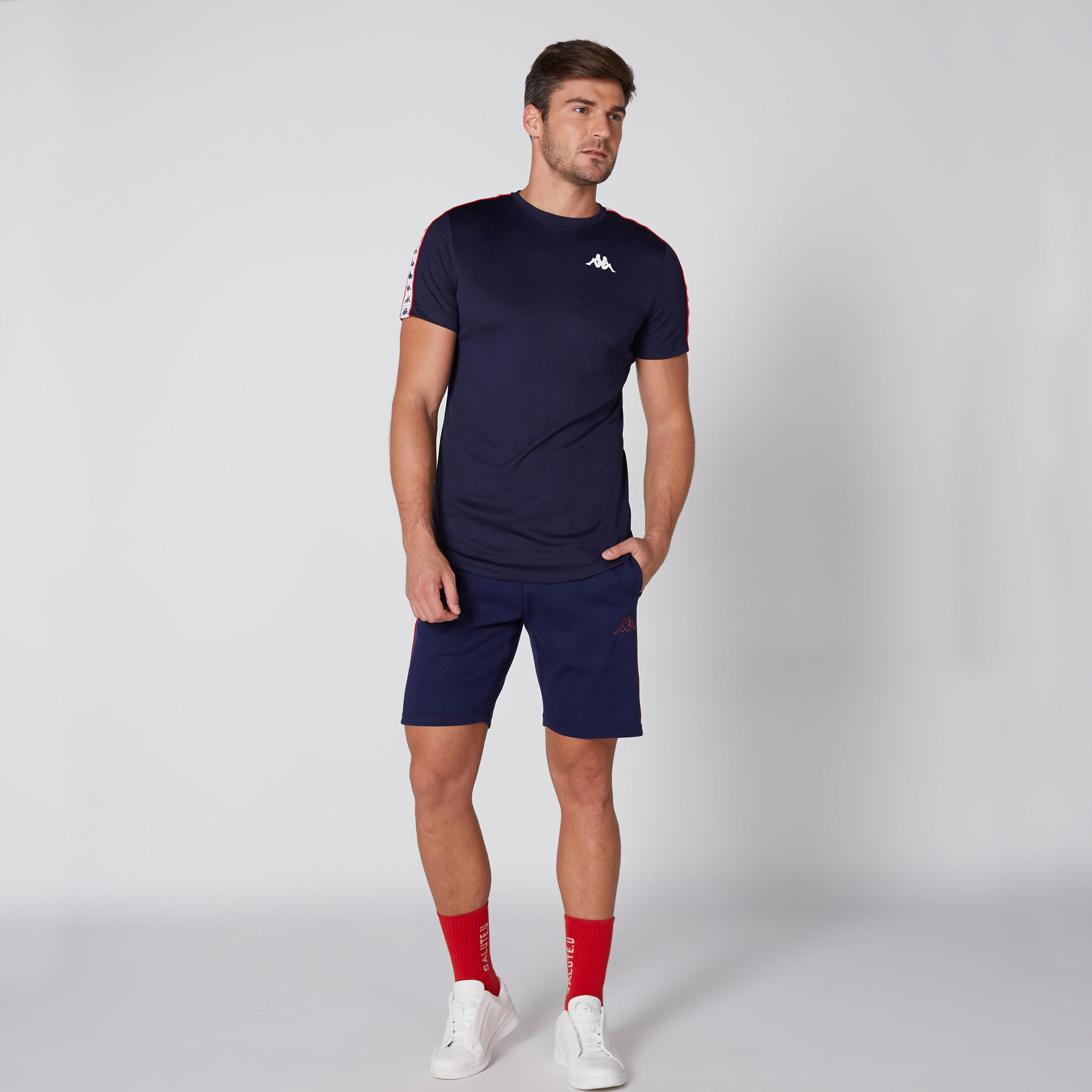 شورت بخصر مطّاطي وجيوب من كابا-men-clothing-sportswearandactivewear-bottoms-image-1