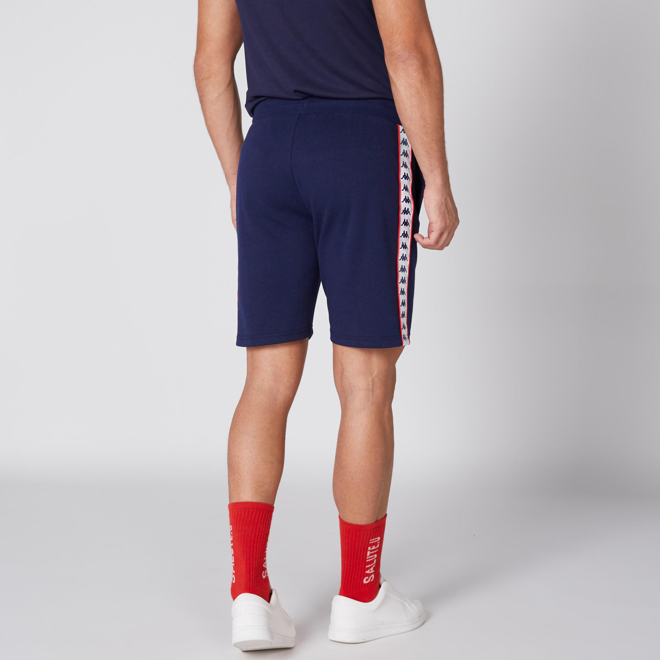 شورت بخصر مطّاطي وجيوب من كابا-men-clothing-sportswearandactivewear-bottoms-image-4