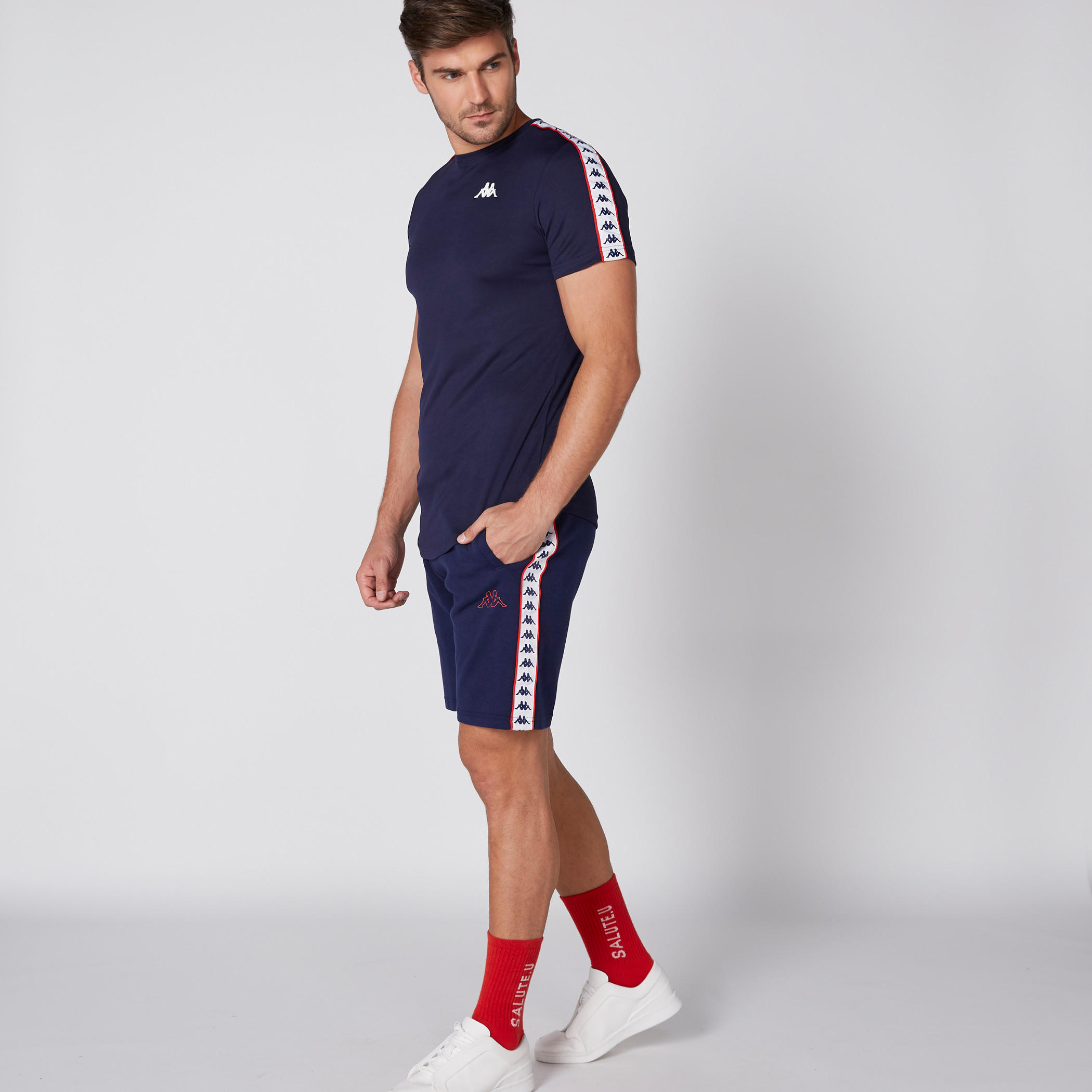 شورت بخصر مطّاطي وجيوب من كابا-men-clothing-sportswearandactivewear-bottoms-image-5