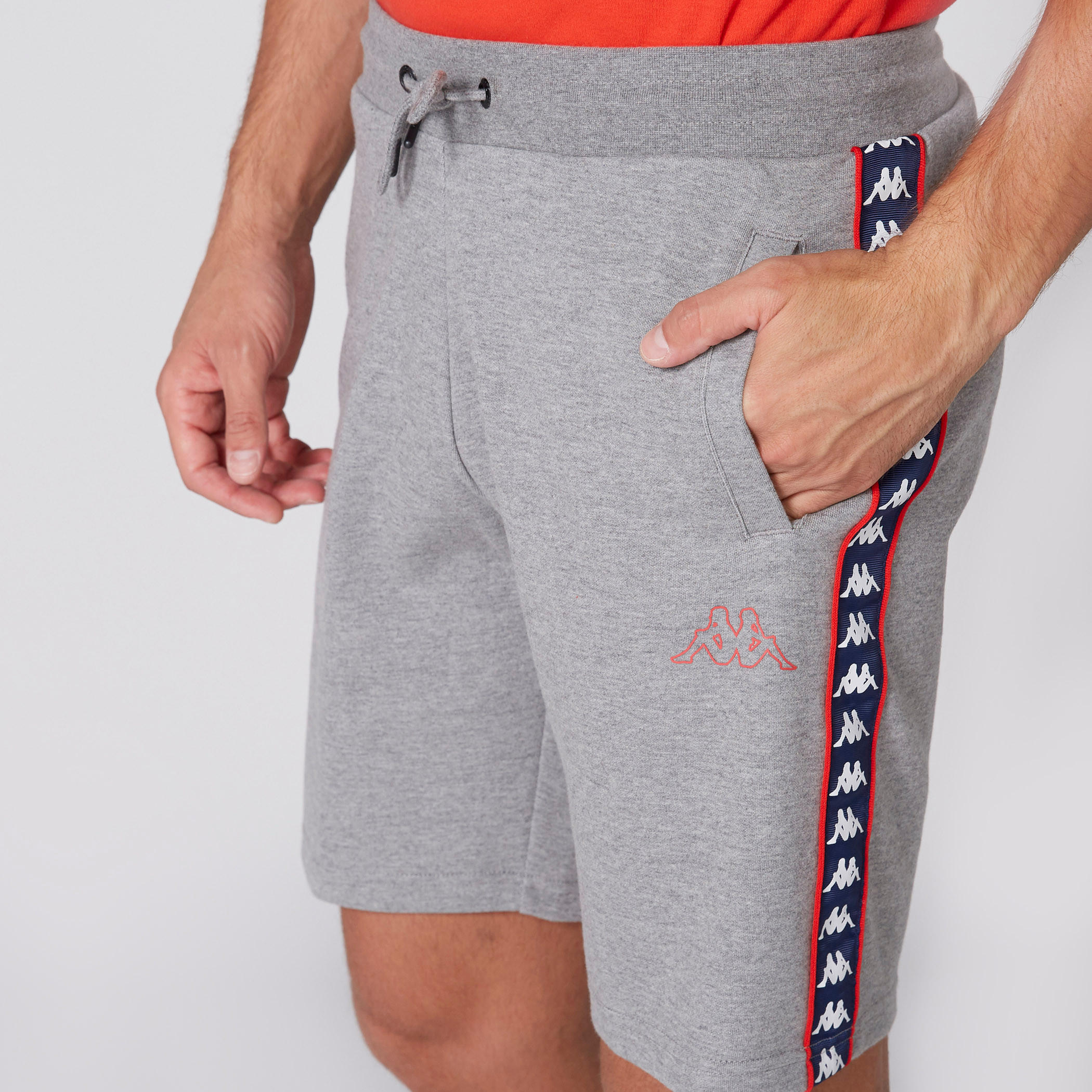 شورت بخصر مطّاطي وجيوب من كابا-men-clothing-sportswearandactivewear-bottoms-image-2