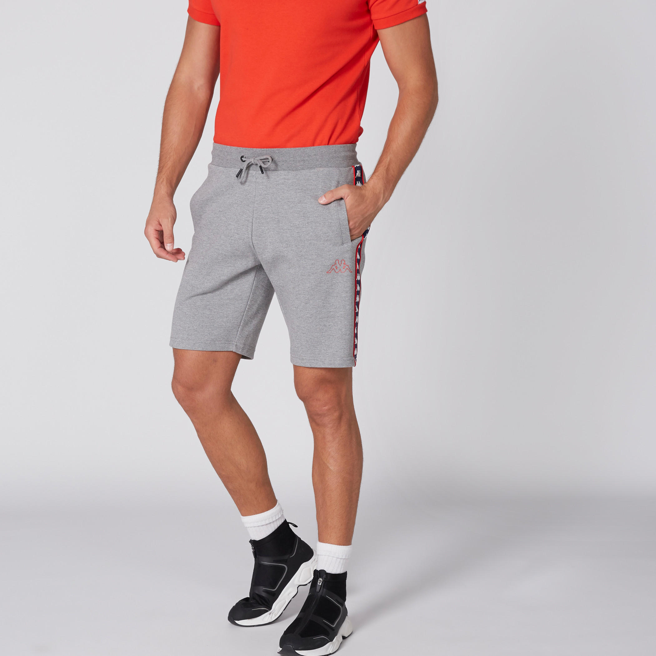 شورت بخصر مطّاطي وجيوب من كابا-men-clothing-sportswearandactivewear-bottoms-image-3