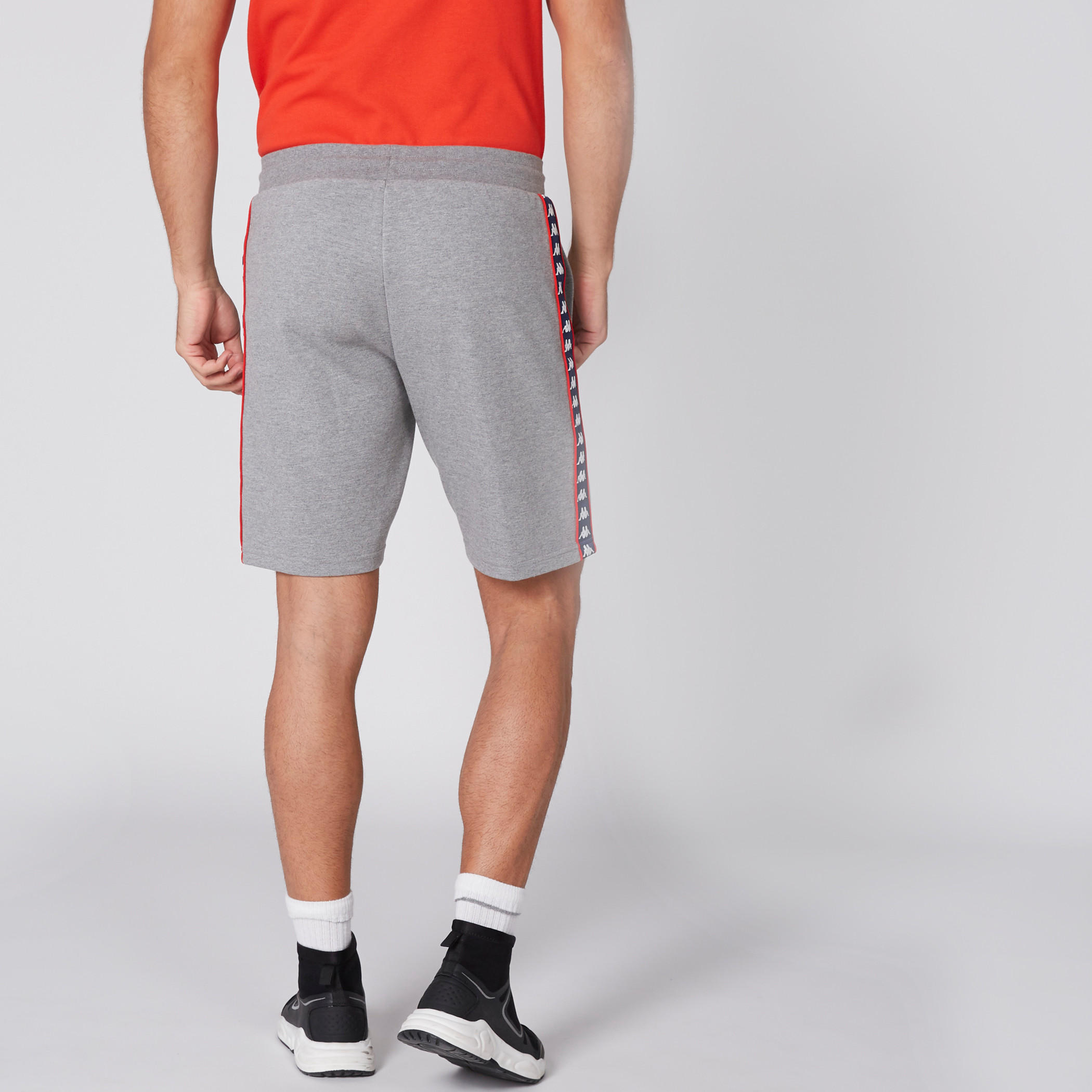 شورت بخصر مطّاطي وجيوب من كابا-men-clothing-sportswearandactivewear-bottoms-image-5