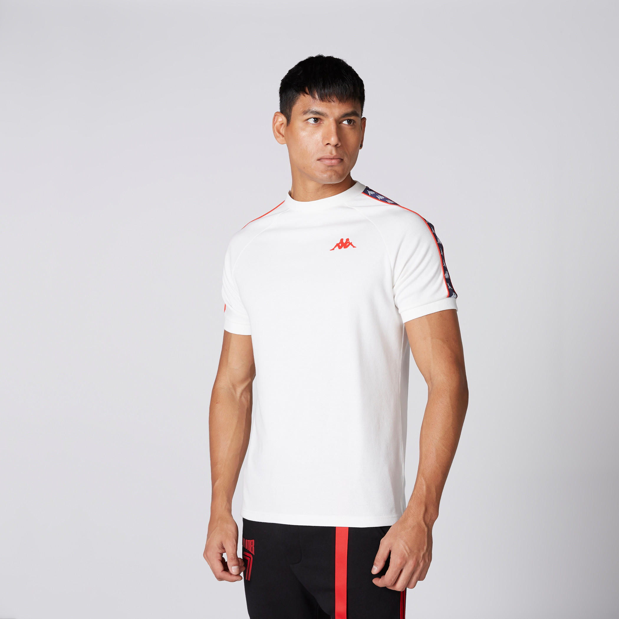 تيشيرت بأكمام قصيرة وطبعات من كابا-men-clothing-sportswearandactivewear-tshirtsandpolos-image-2