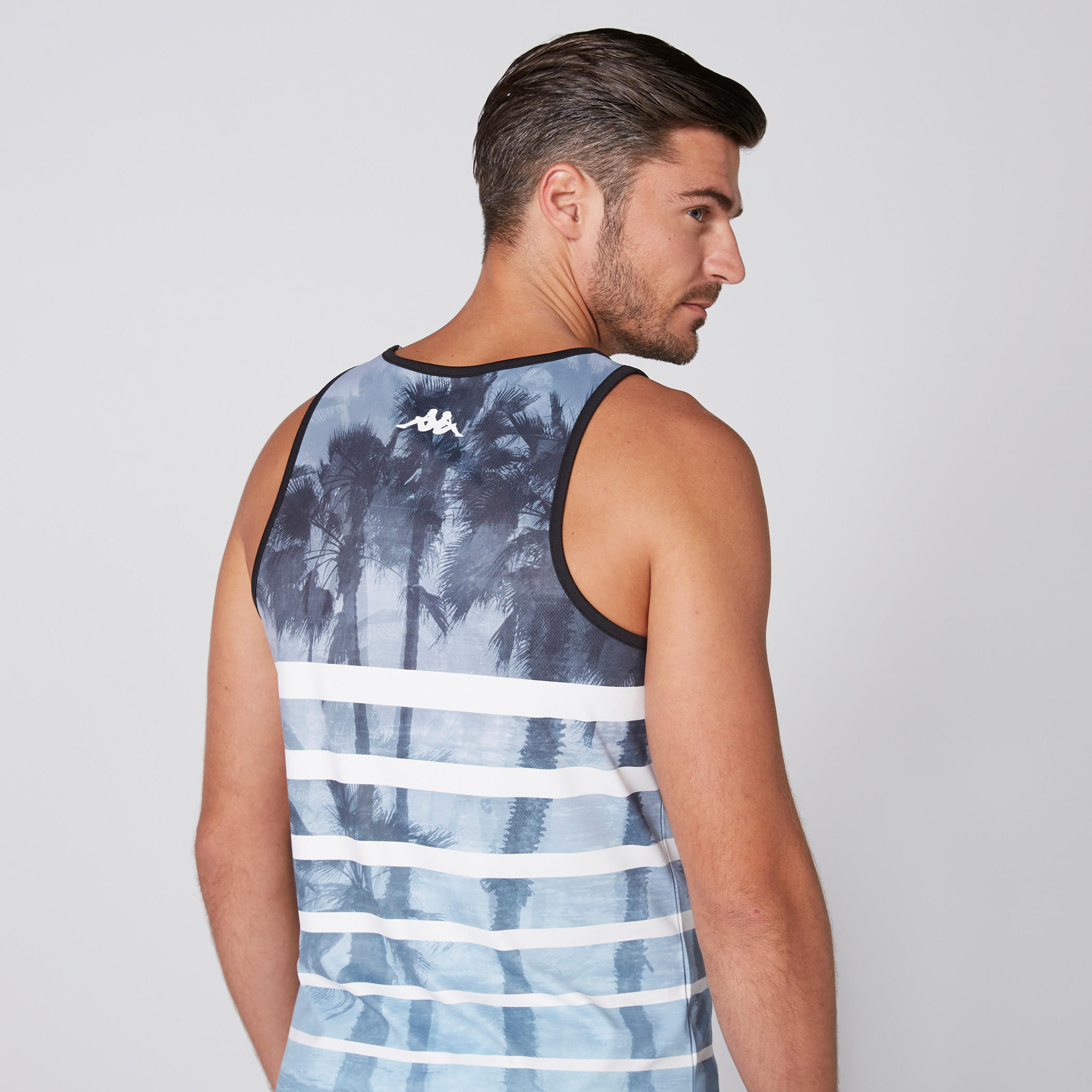 سترة فيست بياقة عميقة وطبعات-men-clothing-sportswearandactivewear-tshirtsandpolos-image-2