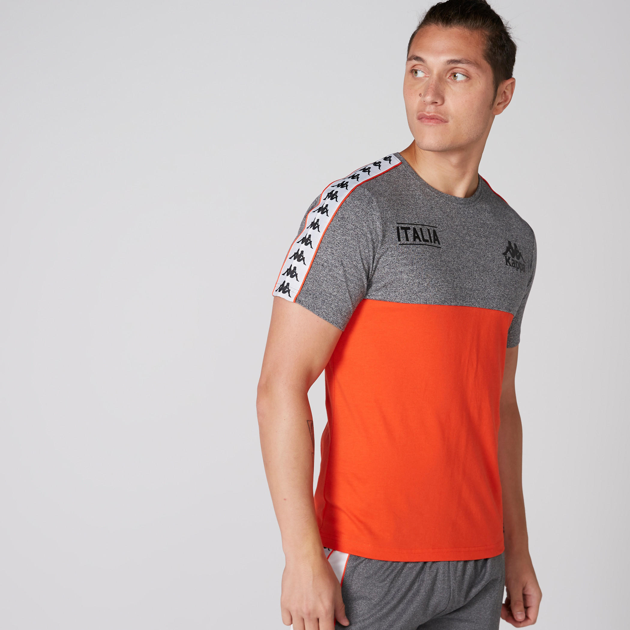 تيشيرت بياقة مستديرة وأكمام قصيرة من كابا-men-clothing-sportswearandactivewear-tshirtsandpolos-image-1