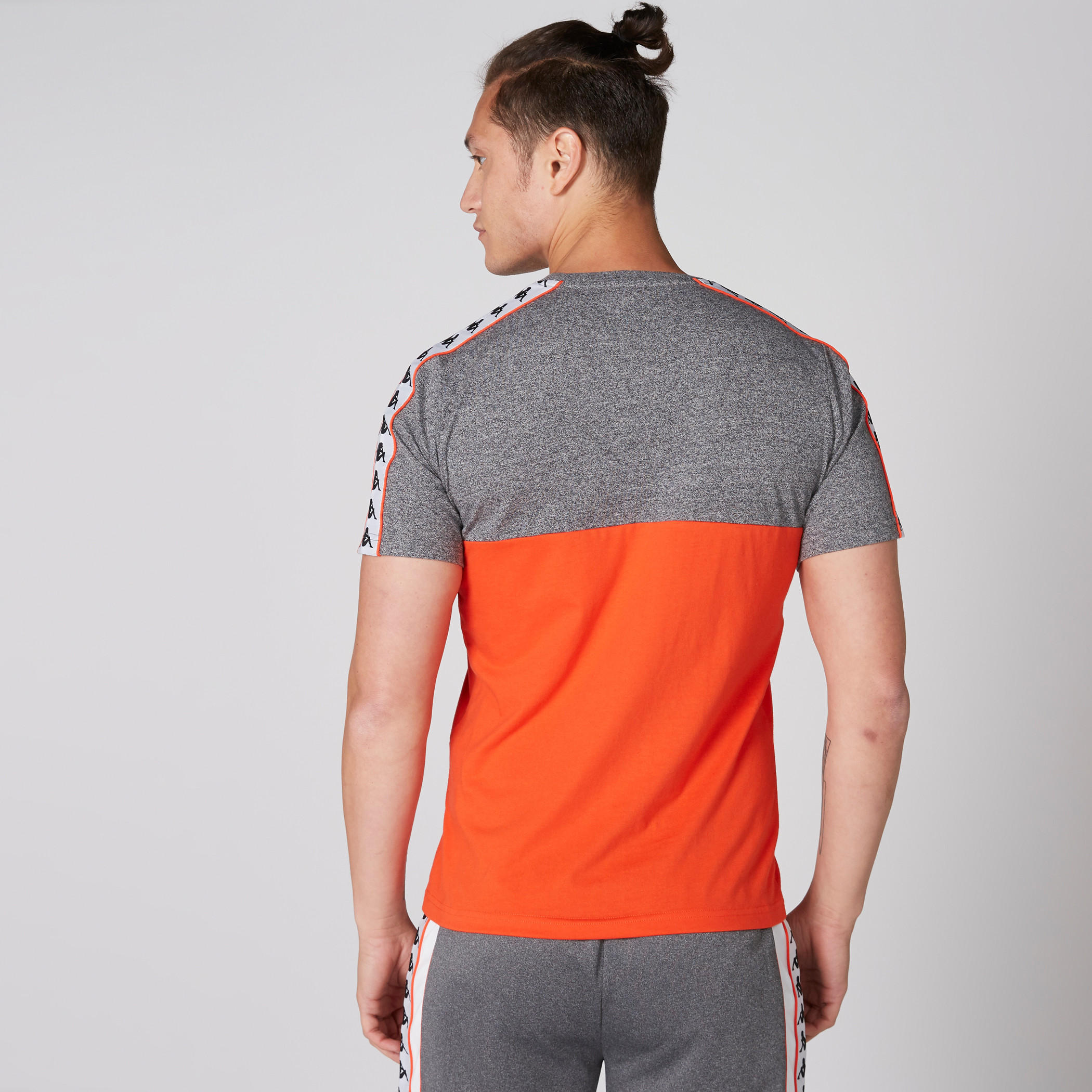 تيشيرت بياقة مستديرة وأكمام قصيرة من كابا-men-clothing-sportswearandactivewear-tshirtsandpolos-image-2