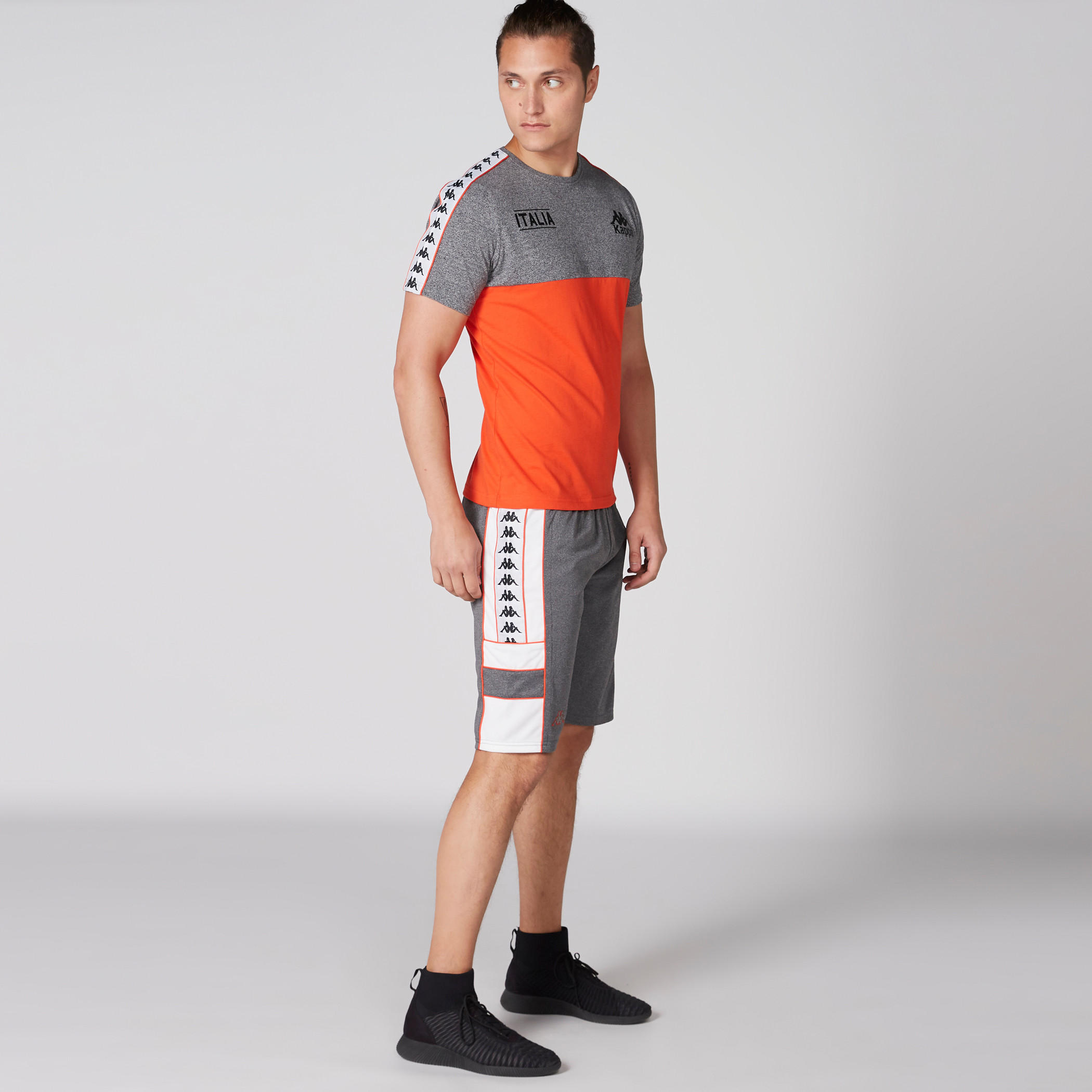 تيشيرت بياقة مستديرة وأكمام قصيرة من كابا-men-clothing-sportswearandactivewear-tshirtsandpolos-image-3