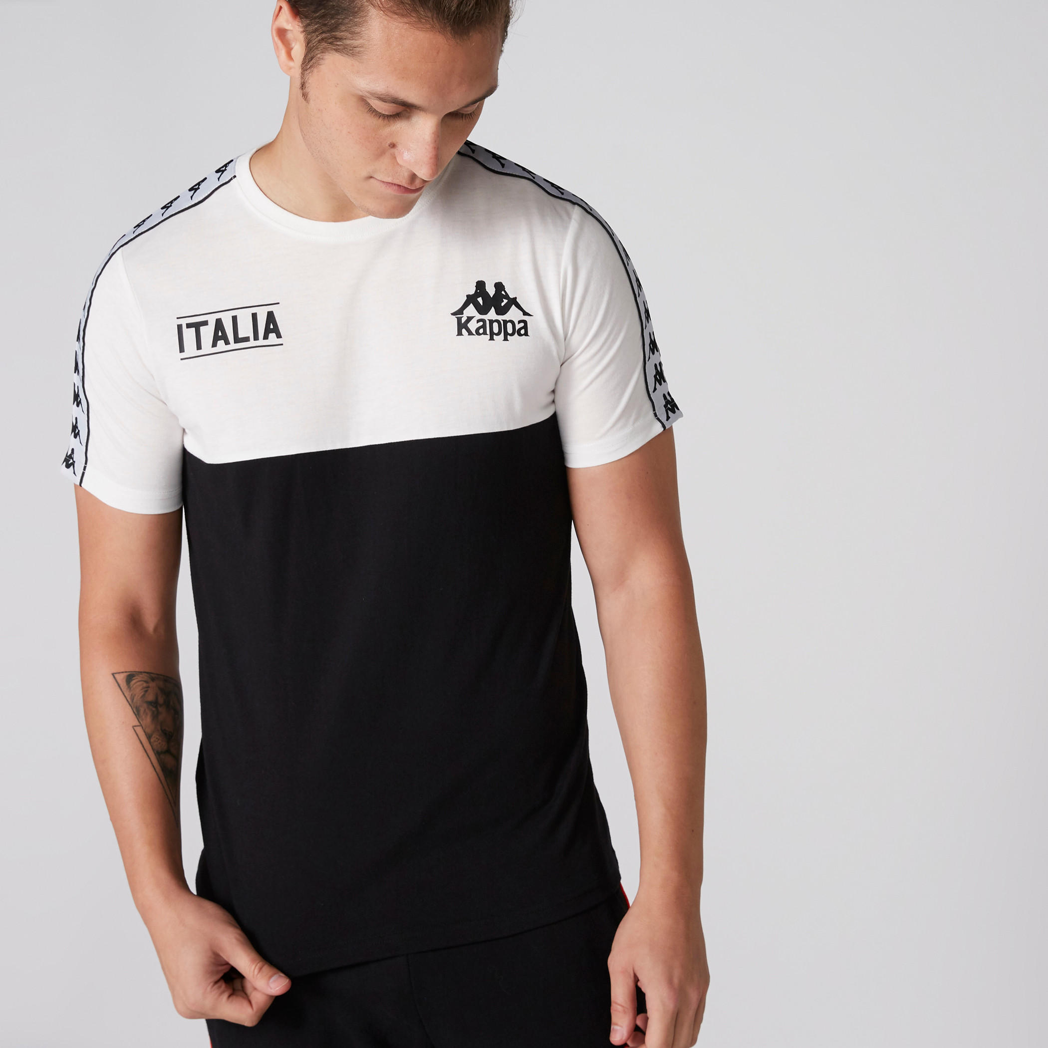 تيشيرت بياقة مستديرة وأكمام قصيرة من كابا-men-clothing-sportswearandactivewear-tshirtsandpolos-image-1