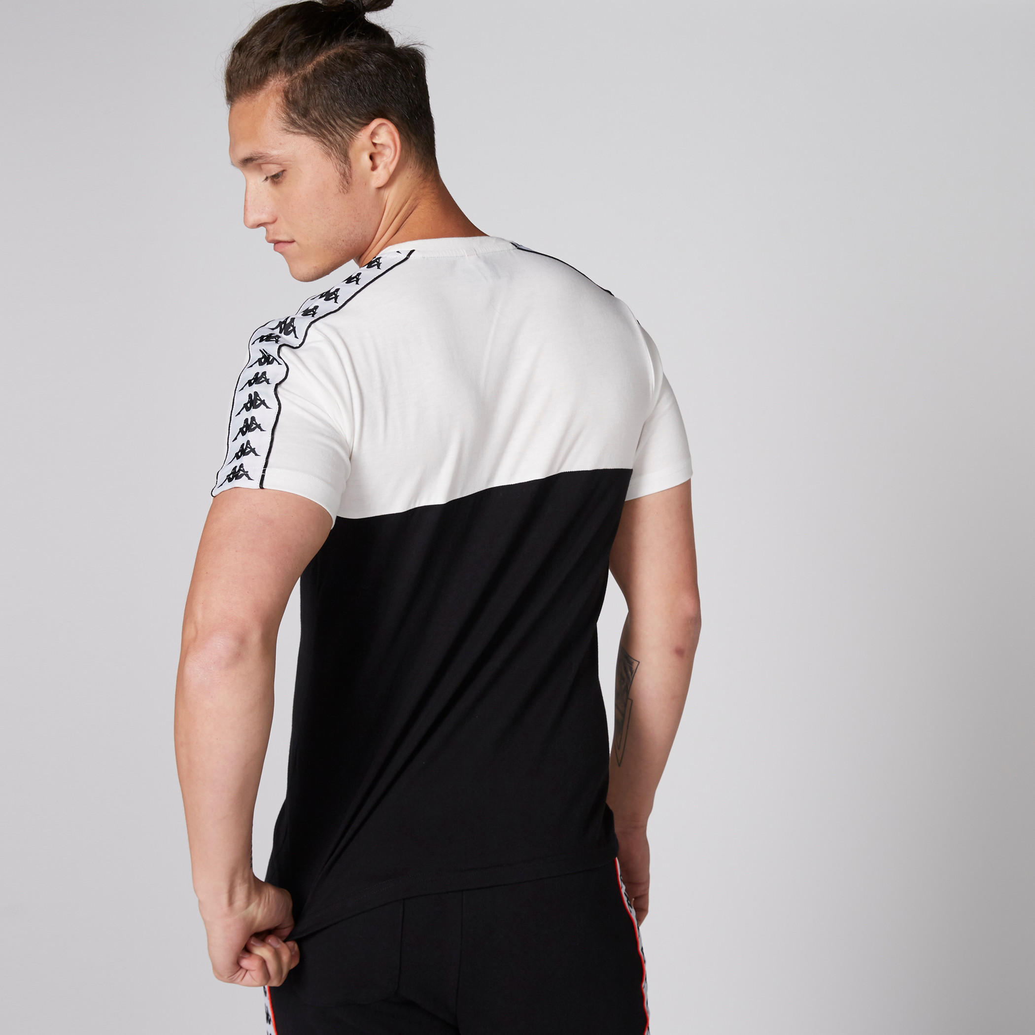 تيشيرت بياقة مستديرة وأكمام قصيرة من كابا-men-clothing-sportswearandactivewear-tshirtsandpolos-image-2