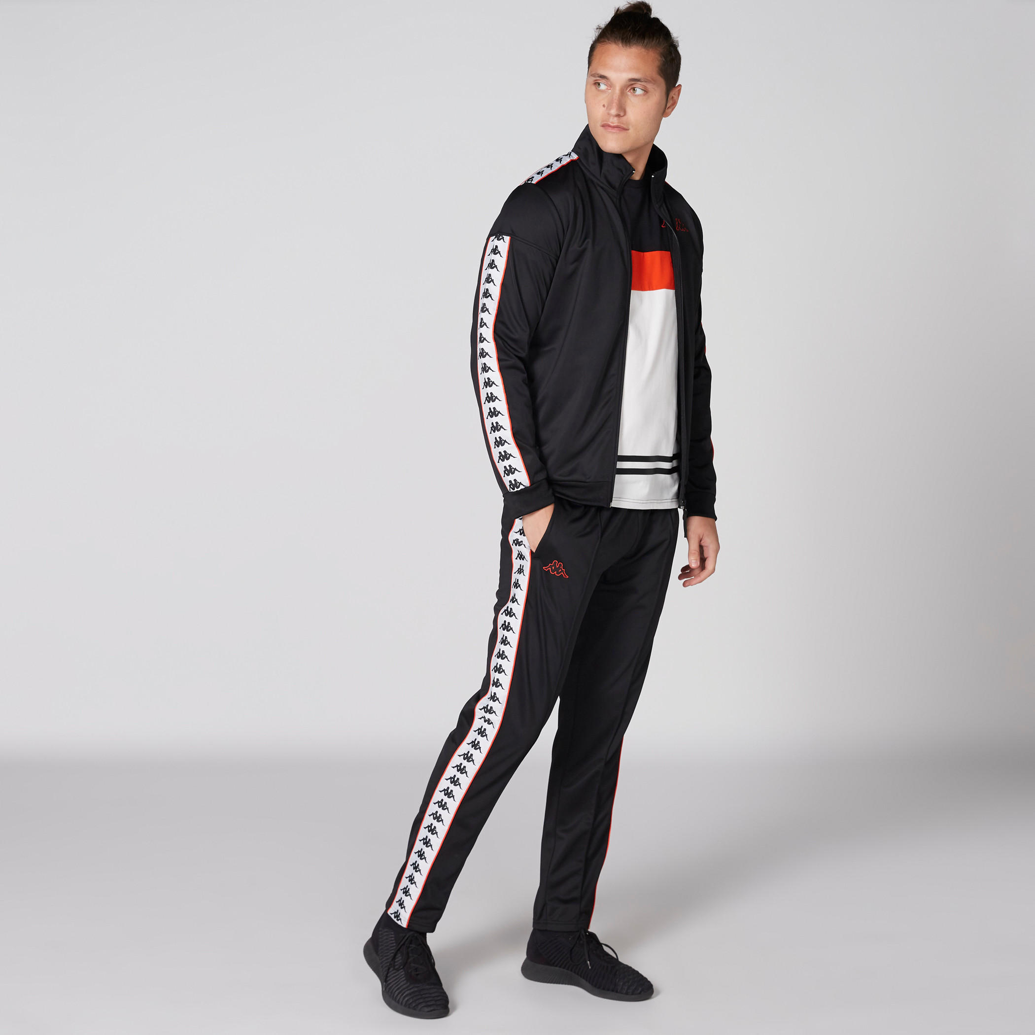 تيشيرت بياقة مستديرة وأكمام قصيرة وطبعات من كابا-men-clothing-sportswearandactivewear-tshirtsandpolos-image-3