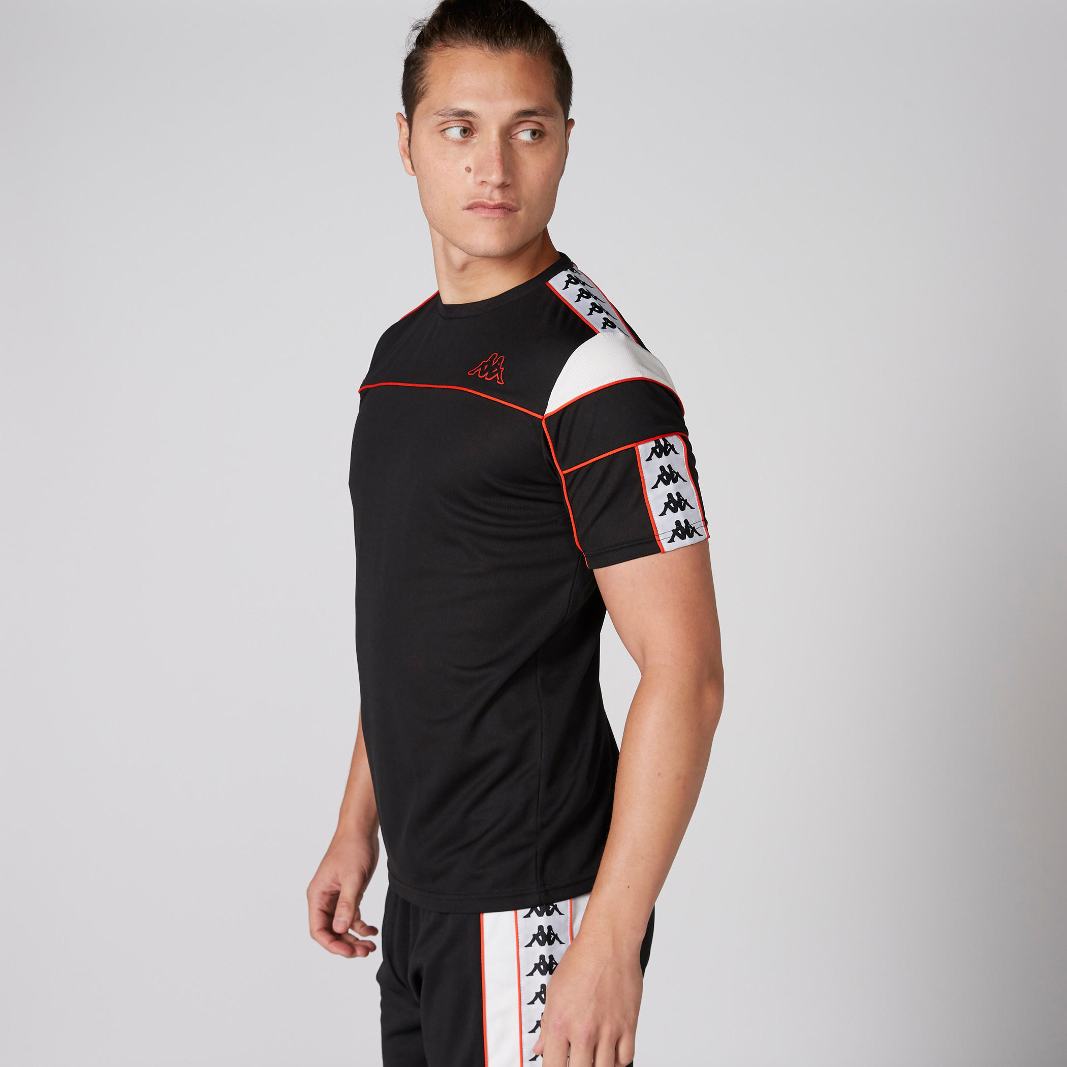 تيشيرت بأكمام قصيرة وطبعات من كابا-men-clothing-sportswearandactivewear-tshirtsandpolos-image-1