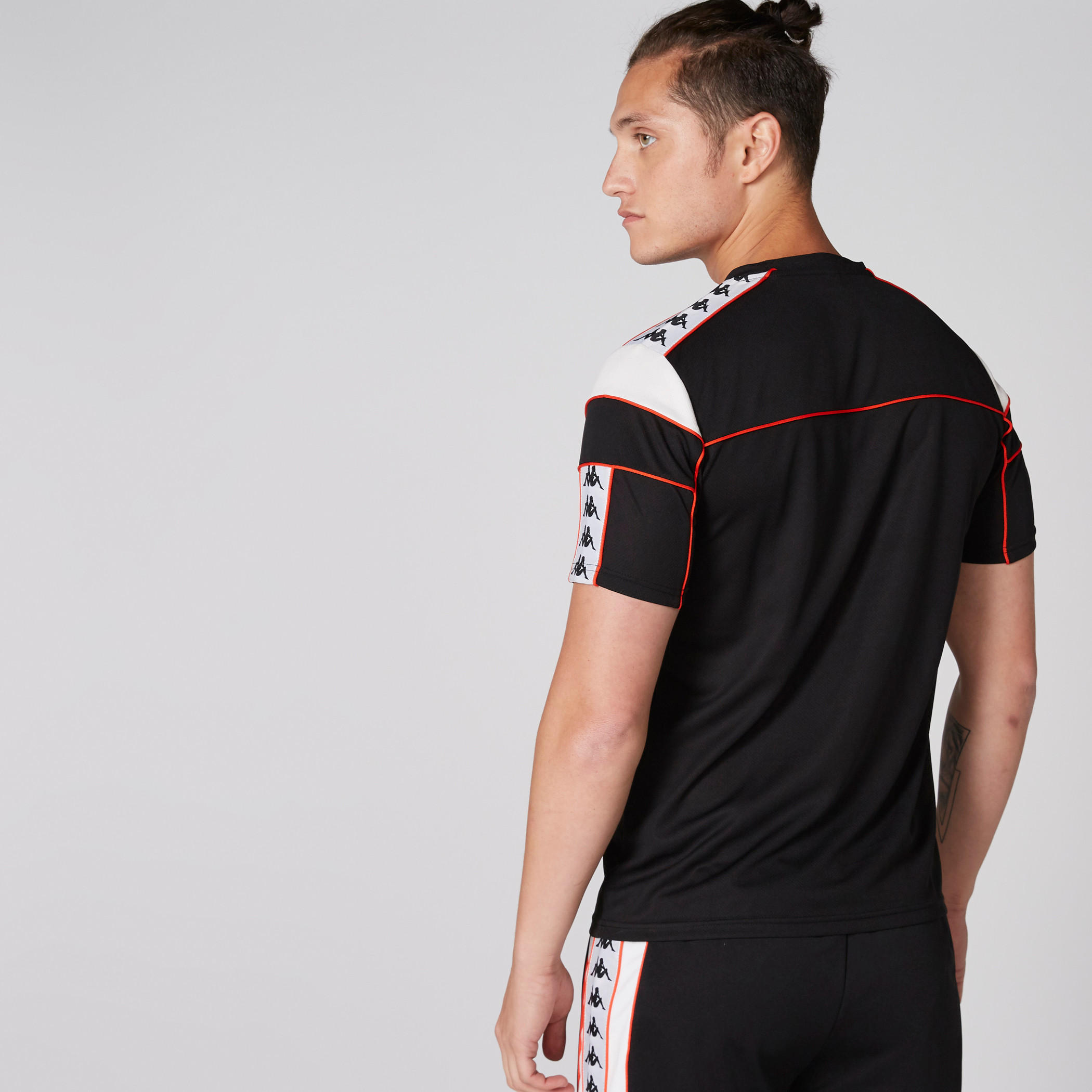 تيشيرت بأكمام قصيرة وطبعات من كابا-men-clothing-sportswearandactivewear-tshirtsandpolos-image-2