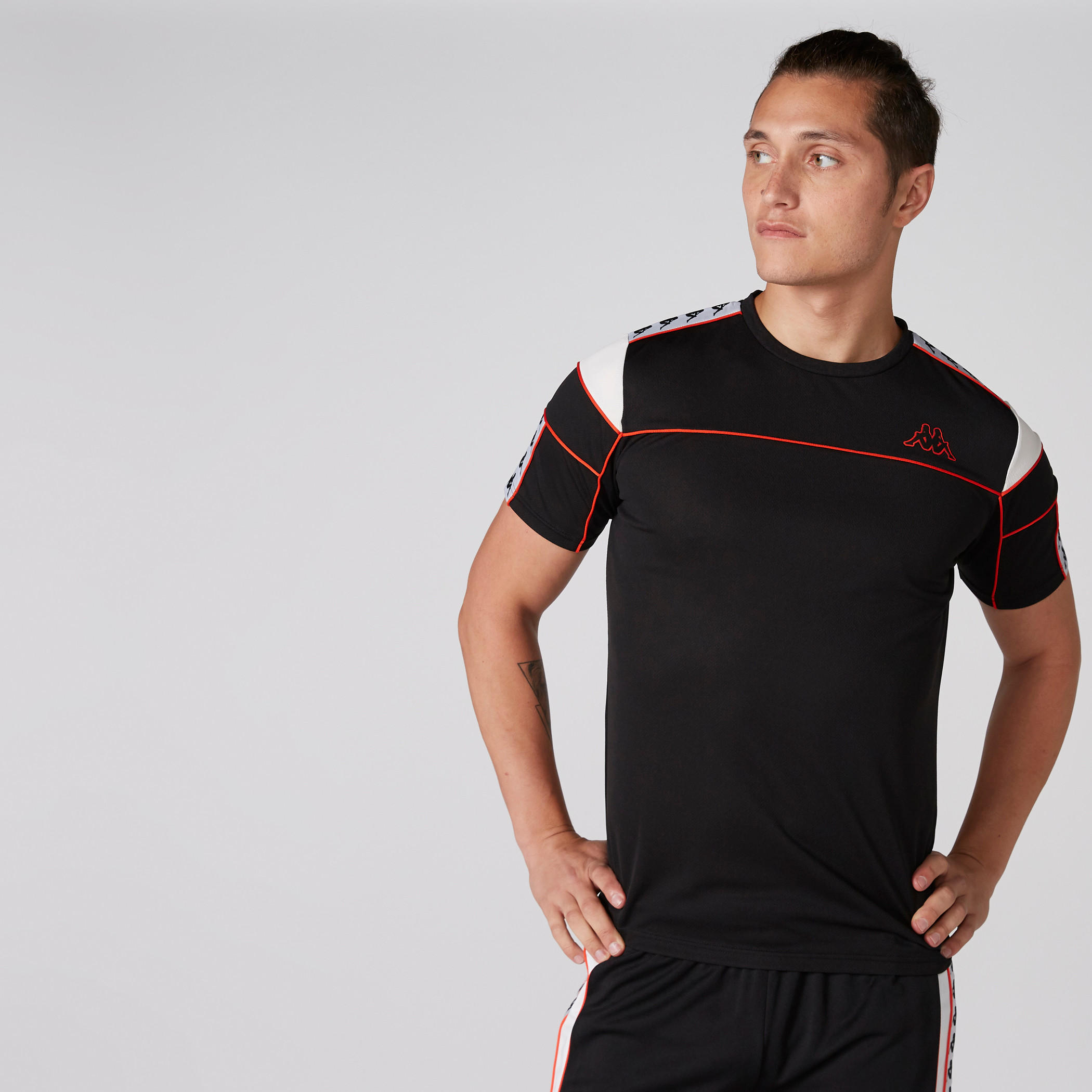 تيشيرت بأكمام قصيرة وطبعات من كابا-men-clothing-sportswearandactivewear-tshirtsandpolos-image-3