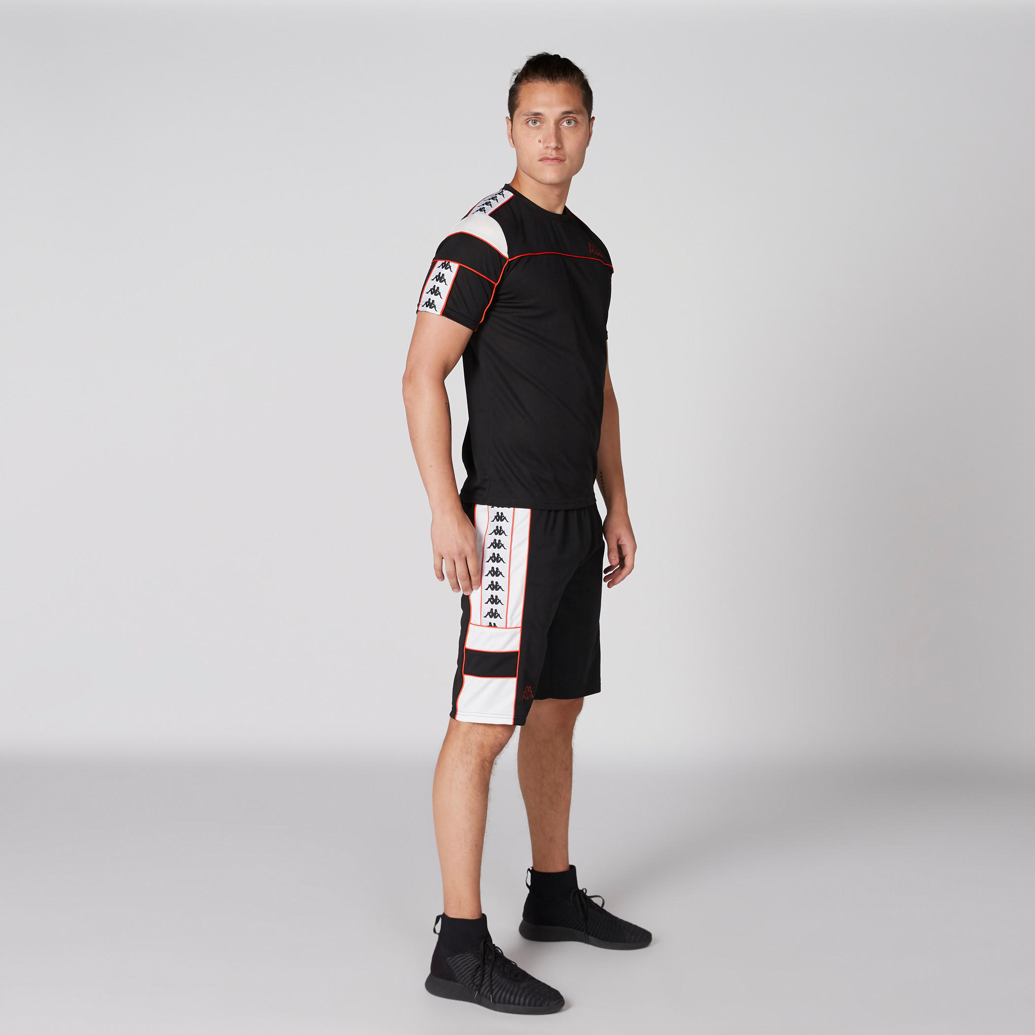 تيشيرت بأكمام قصيرة وطبعات من كابا-men-clothing-sportswearandactivewear-tshirtsandpolos-image-4