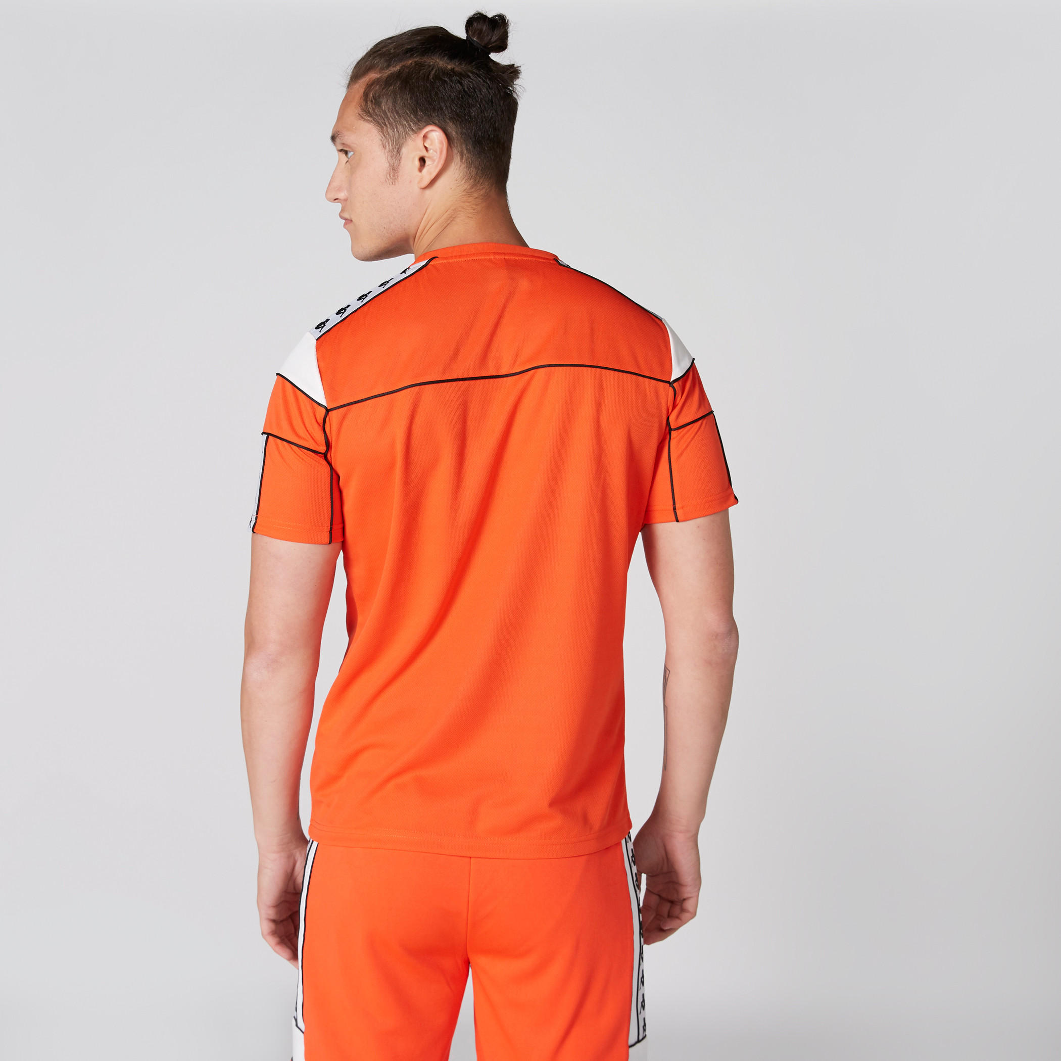 تيشيرت بياقة ضيقة من كابا-men-clothing-sportswearandactivewear-tshirtsandpolos-image-2