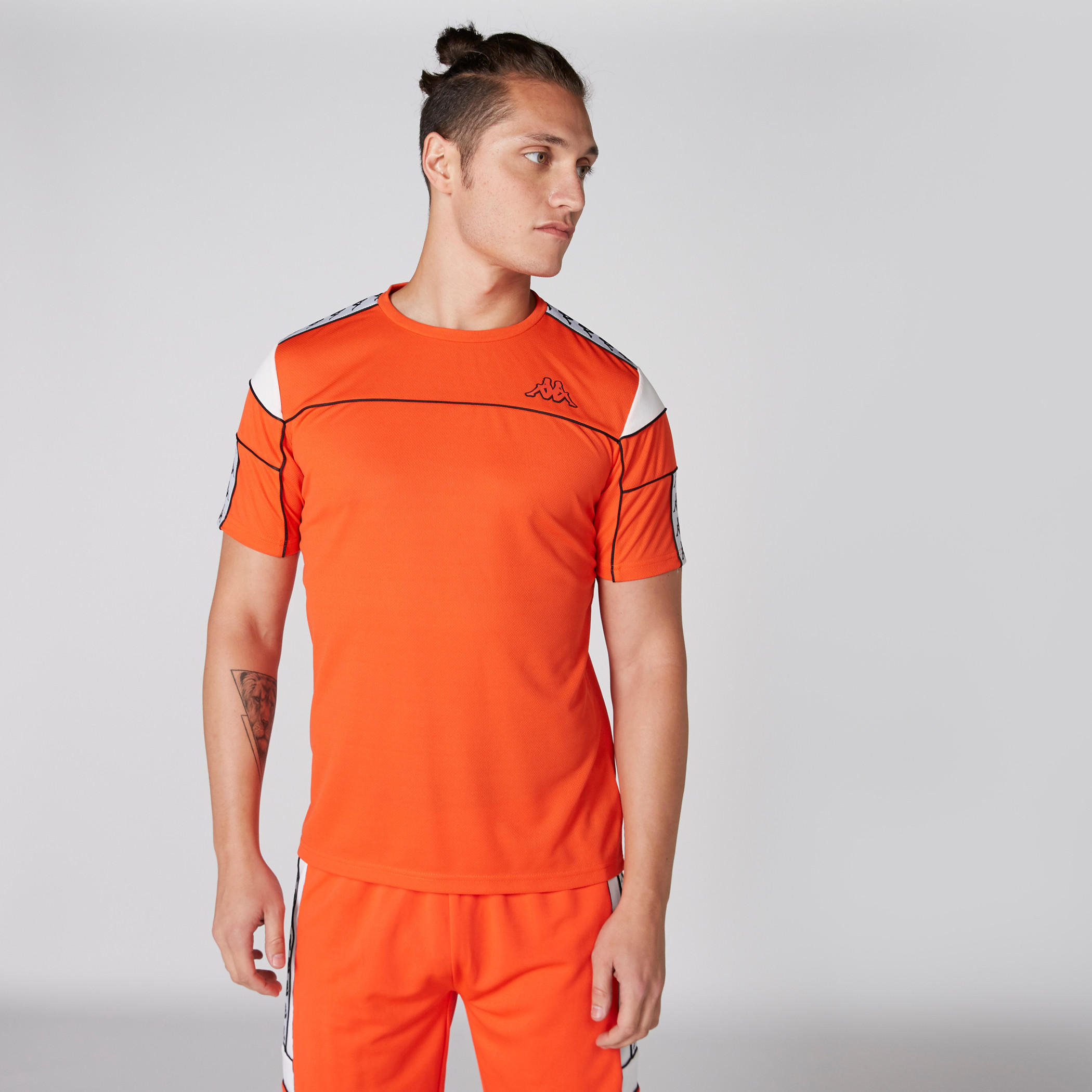 تيشيرت بياقة ضيقة من كابا-men-clothing-sportswearandactivewear-tshirtsandpolos-image-3