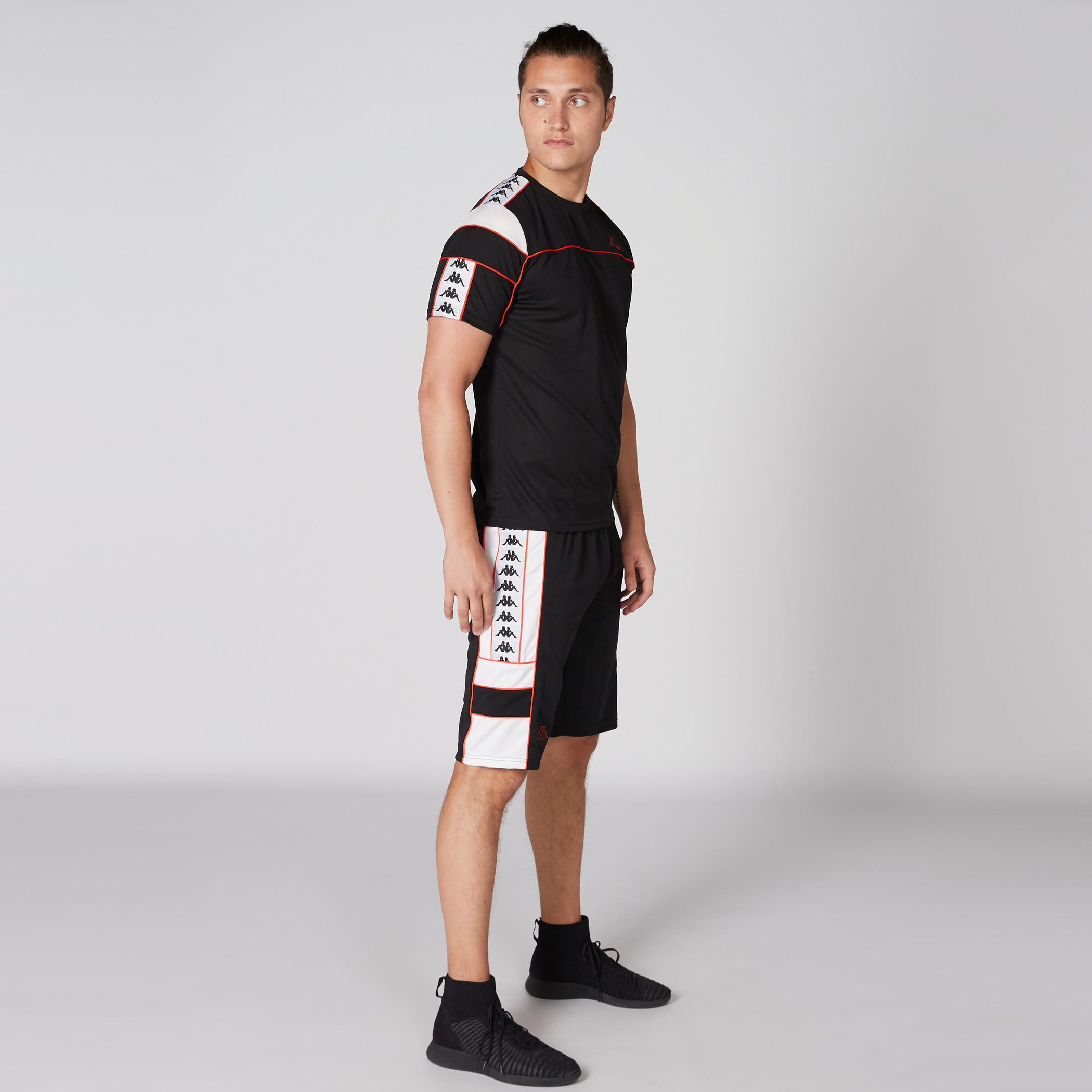 شورت بخصر مطّاطي من كابا-men-clothing-sportswearandactivewear-bottoms-image-4