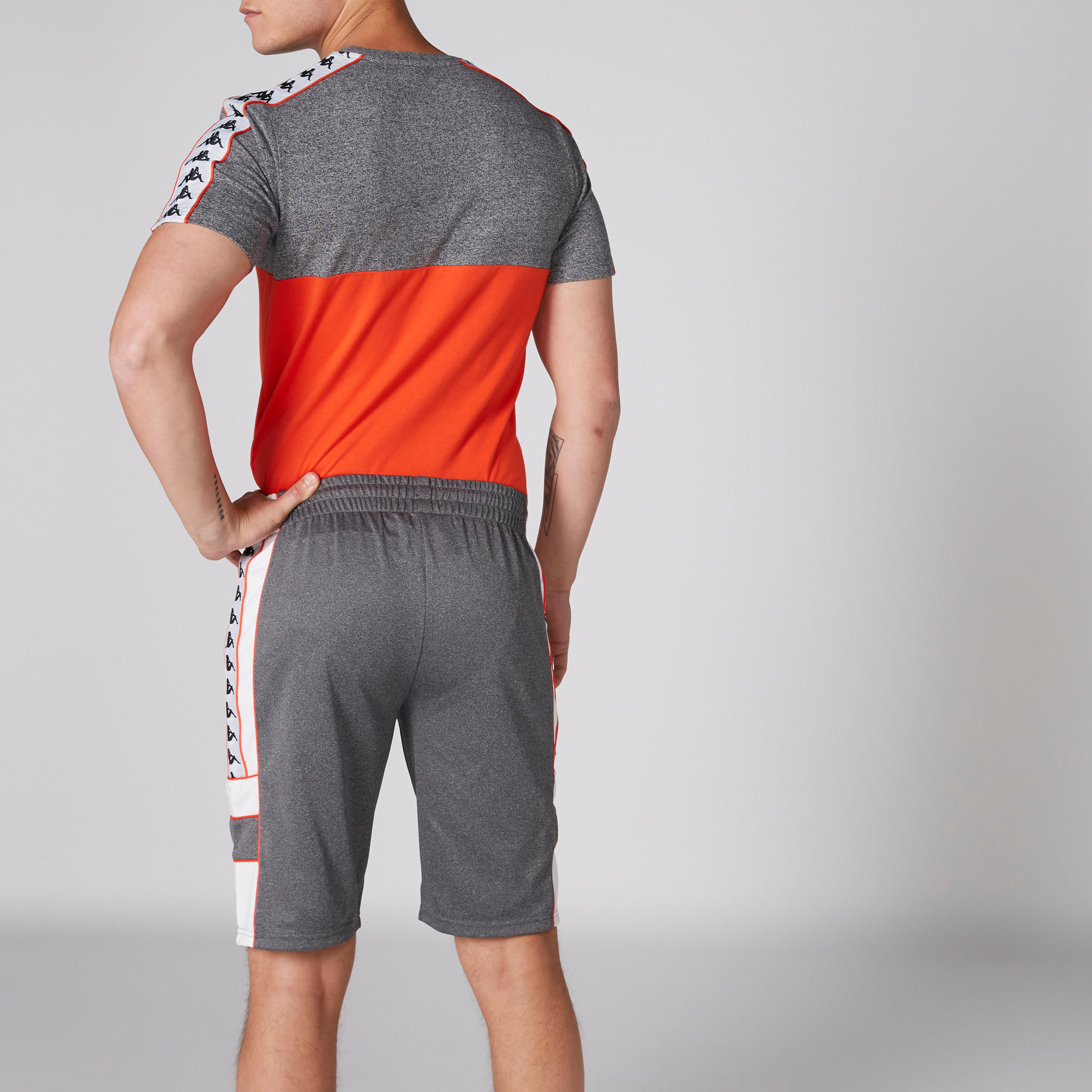 شورت بخصر مطّاطي من كابا-men-clothing-sportswearandactivewear-bottoms-image-2