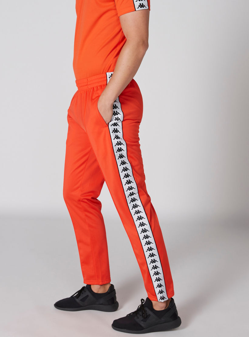بنطال طويل بخصر مطّاطي مزيّن بشريطة من كابا-men-clothing-sportswearandactivewear-bottoms-image-1