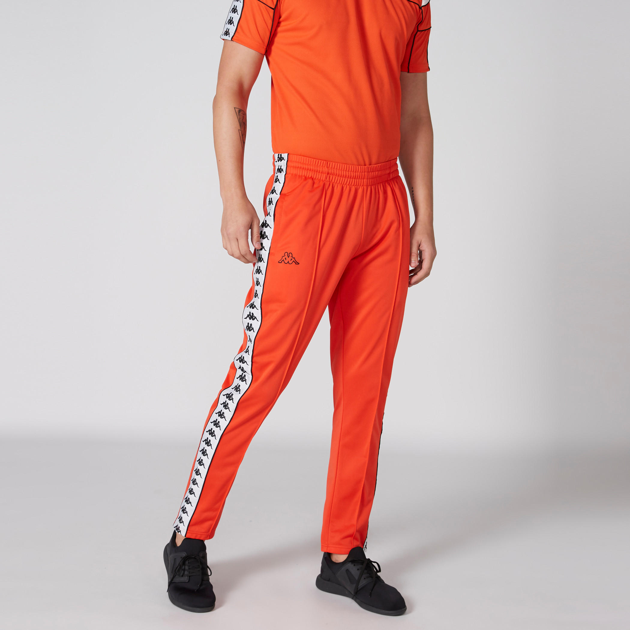 بنطال طويل بخصر مطّاطي مزيّن بشريطة من كابا-men-clothing-sportswearandactivewear-bottoms-image-3