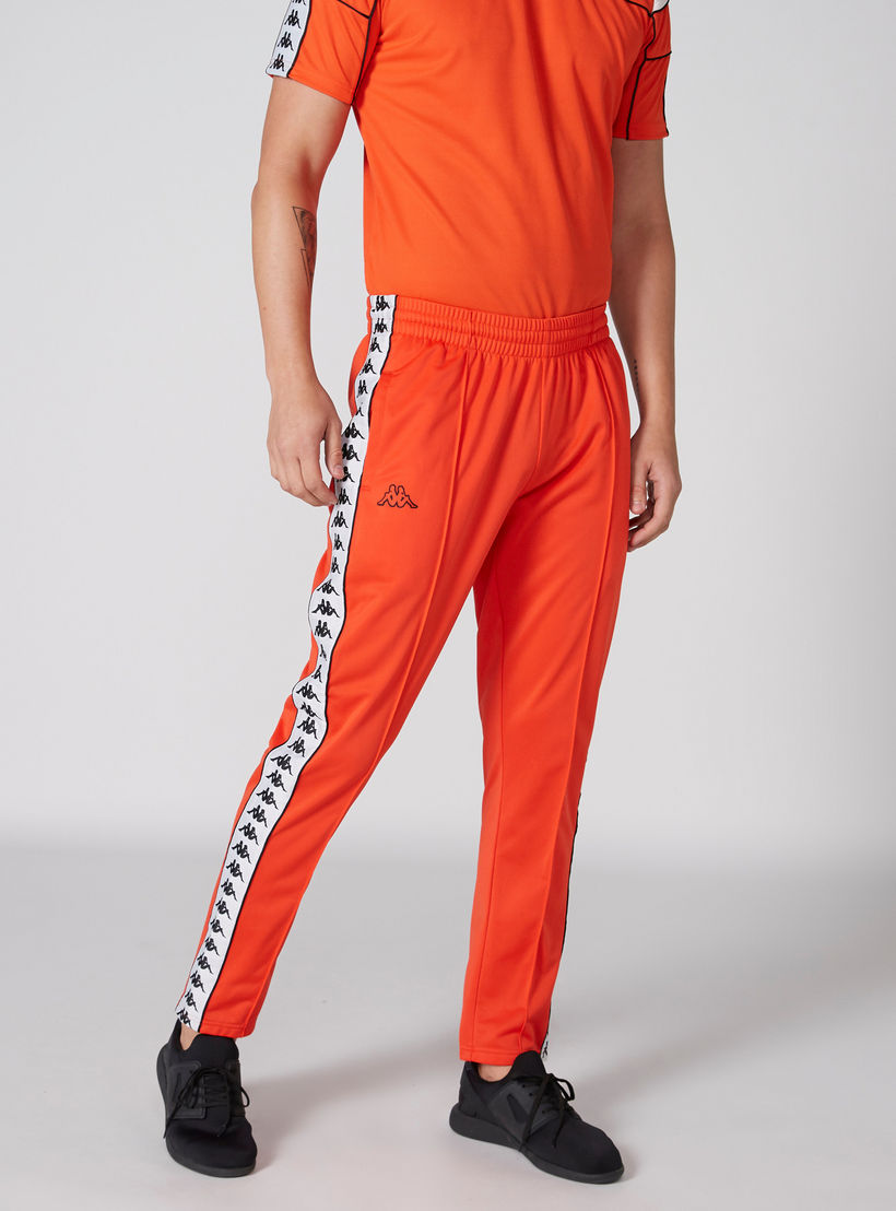 بنطال طويل بخصر مطّاطي مزيّن بشريطة من كابا-men-clothing-sportswearandactivewear-bottoms-image-3