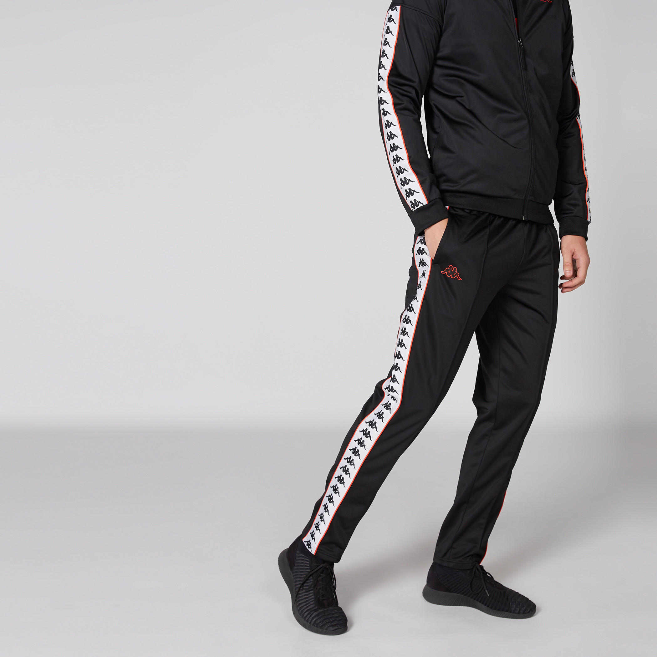 بنطال طويل بخصر مطّاطي مزيّن بشريطة من كابا-men-clothing-sportswearandactivewear-bottoms-image-1