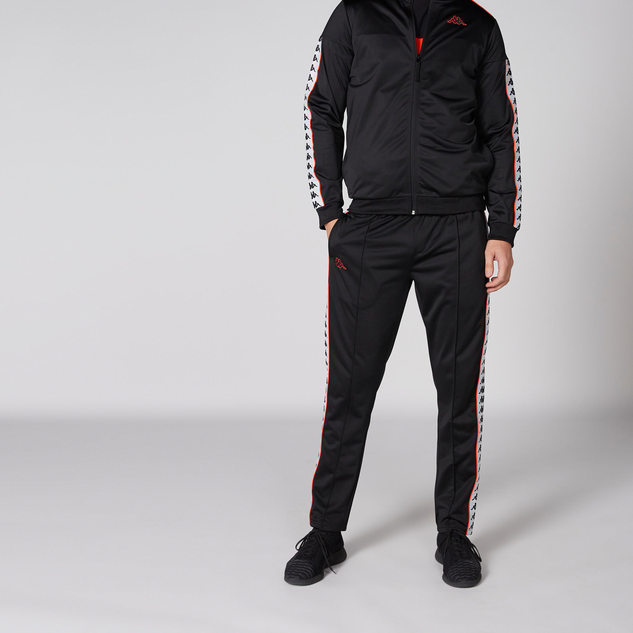 بنطال طويل بخصر مطّاطي مزيّن بشريطة من كابا-men-clothing-sportswearandactivewear-bottoms-image-3
