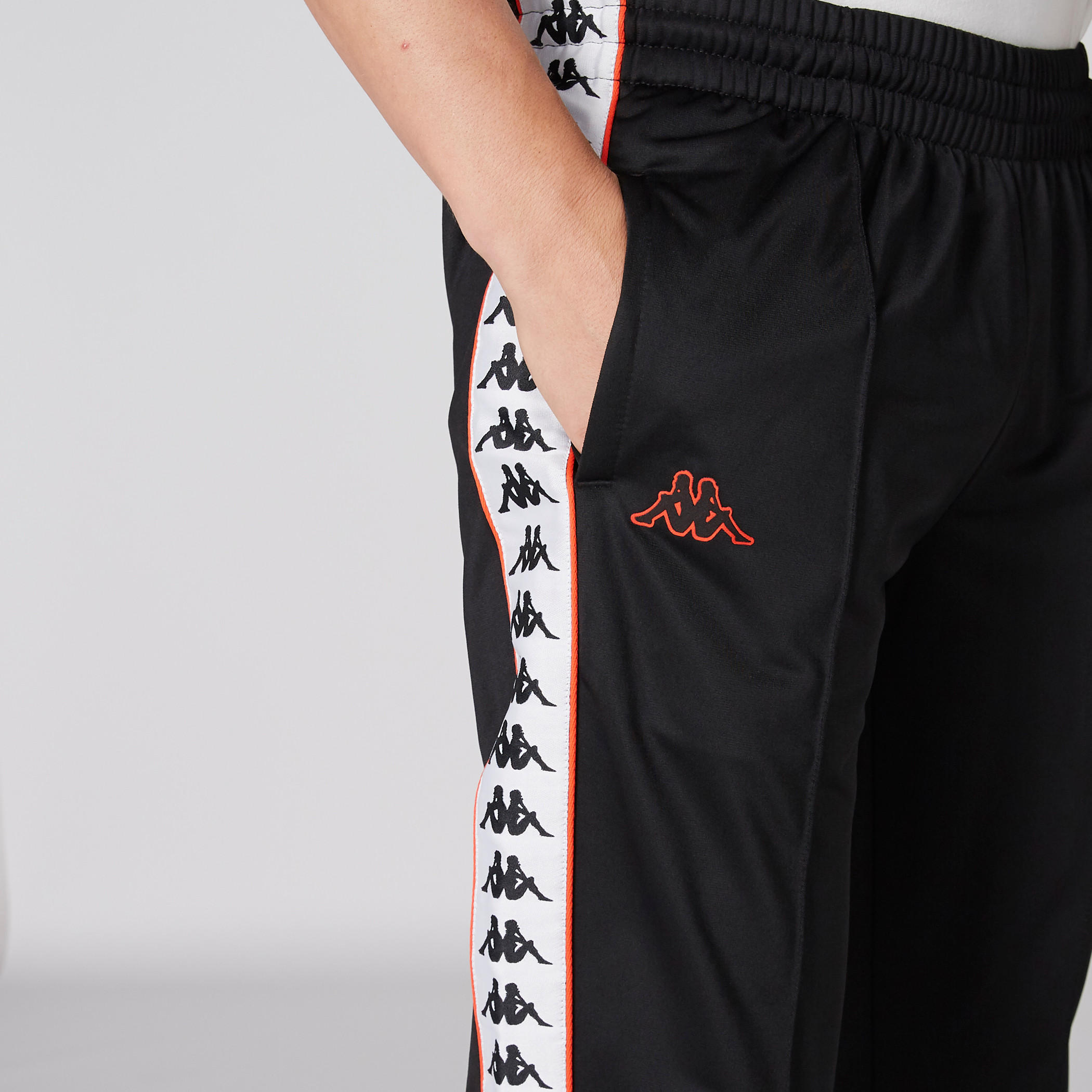 بنطال طويل بخصر مطّاطي مزيّن بشريطة من كابا-men-clothing-sportswearandactivewear-bottoms-image-5