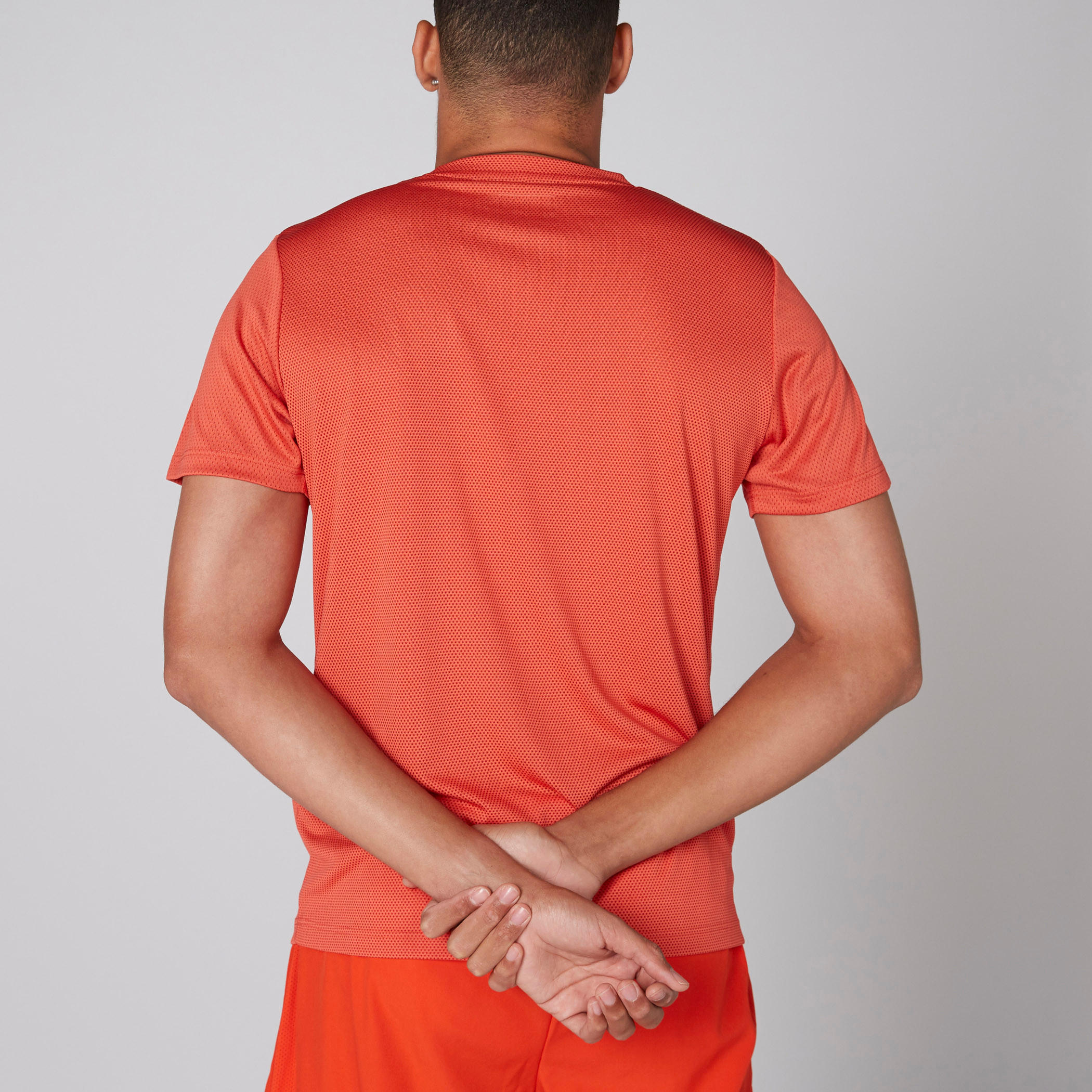 تيشيرت بارز الملمس بياقة ضيقة وأكمام قصيرة من كابا-men-clothing-sportswearandactivewear-tshirtsandpolos-image-2