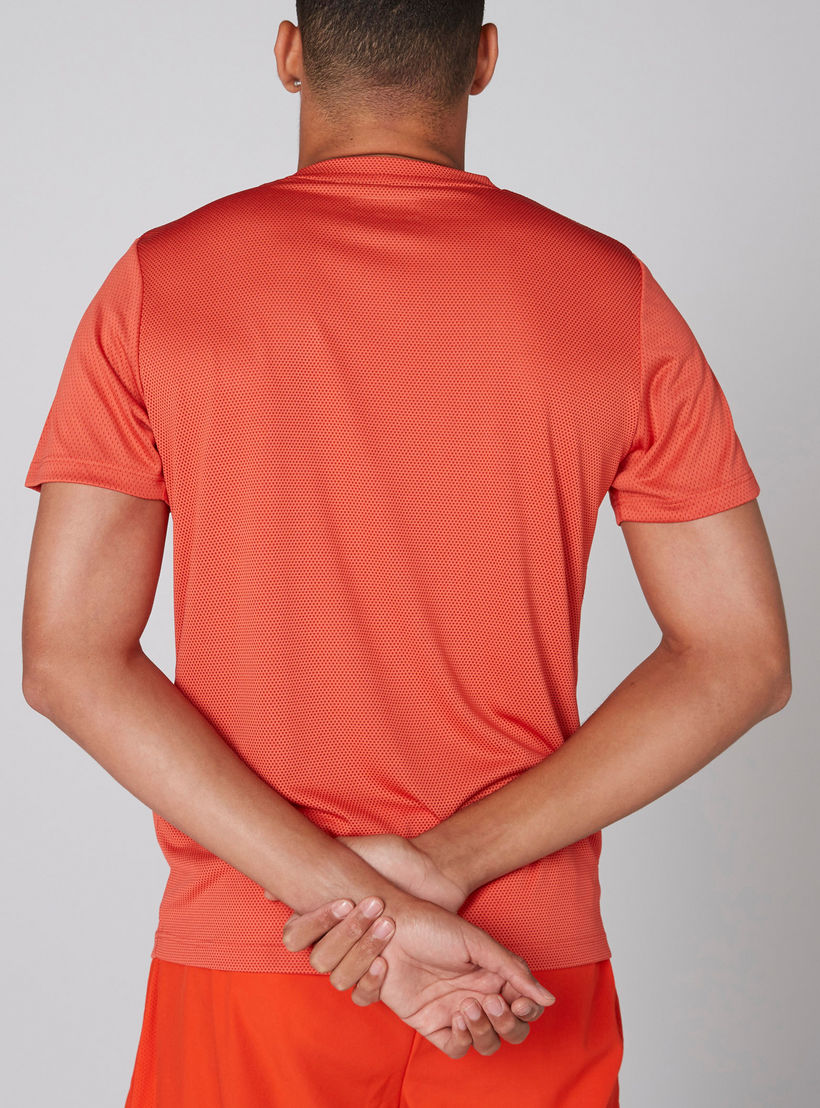 تيشيرت بارز الملمس بياقة ضيقة وأكمام قصيرة من كابا-men-clothing-sportswearandactivewear-tshirtsandpolos-image-2