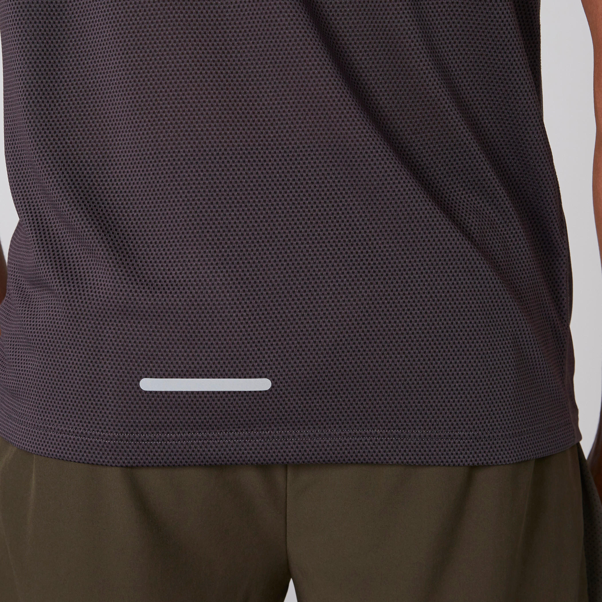 تيشيرت بارز الملمس بياقة ضيقة وأكمام قصيرة من كابا-men-clothing-sportswearandactivewear-tshirtsandpolos-image-5