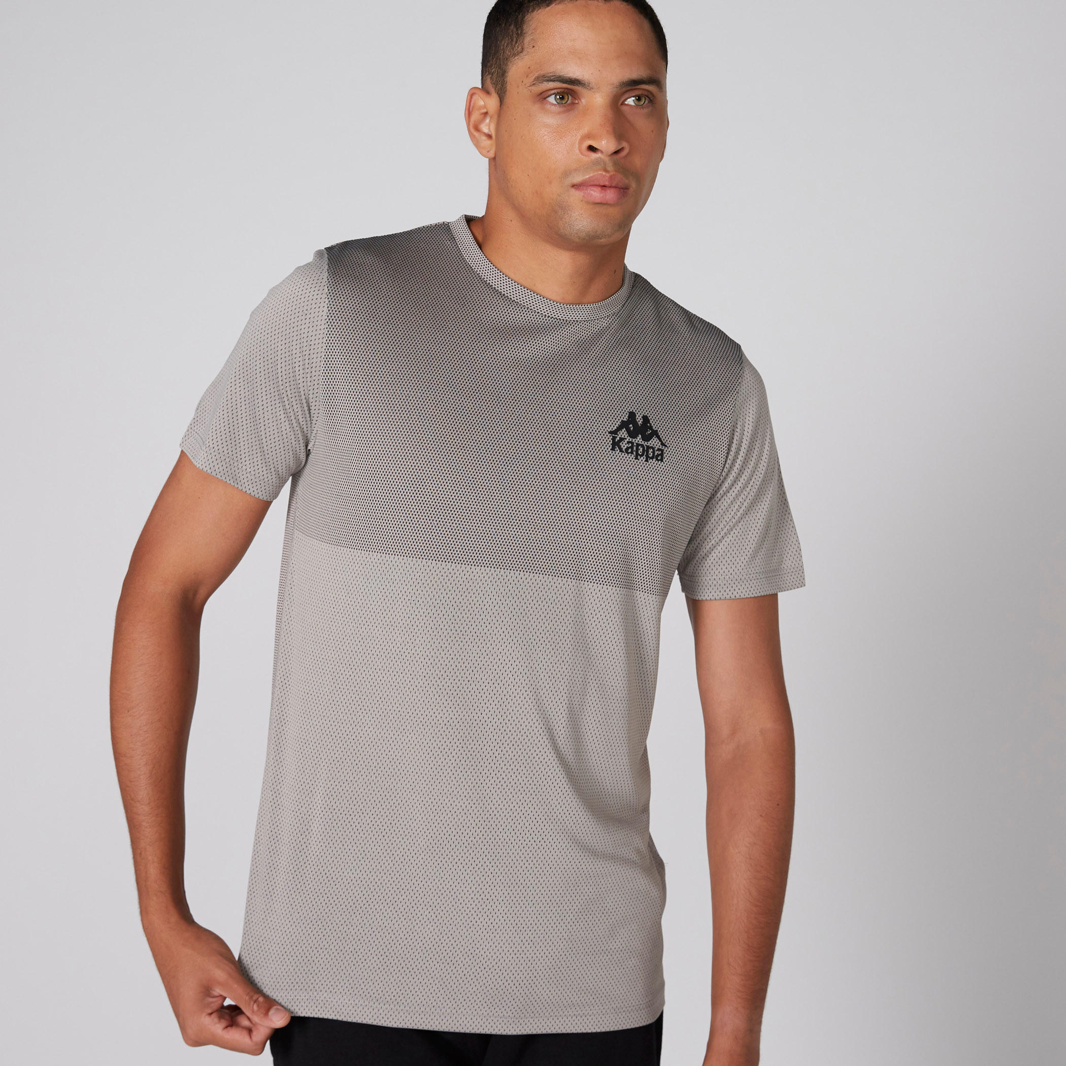 تيشيرت بارز الملمس بياقة ضيقة وأكمام قصيرة من كابا-men-clothing-sportswearandactivewear-tshirtsandpolos-image-3