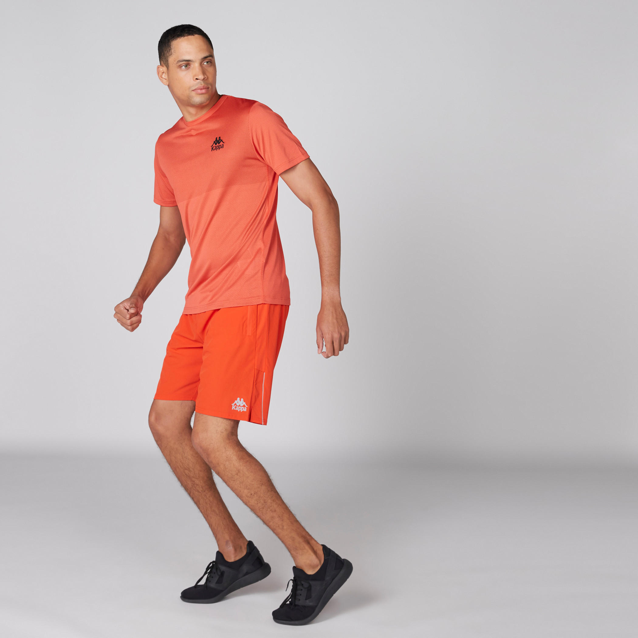 شورت بخصر مطاطي وجيوب من كابا-men-clothing-sportswearandactivewear-bottoms-image-1