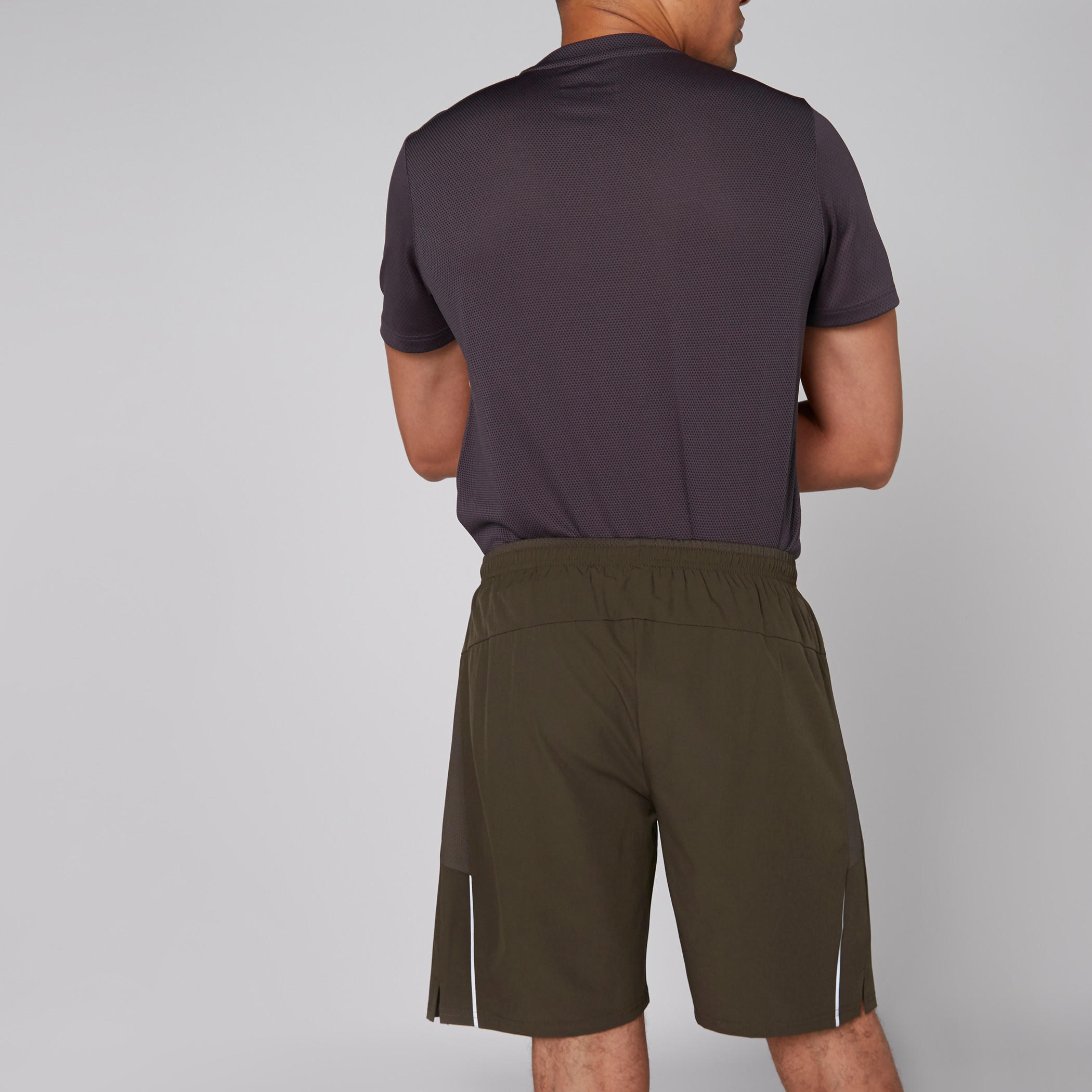 شورت بخصر مطّاطي وجيوب من كابا-men-clothing-sportswearandactivewear-bottoms-image-2