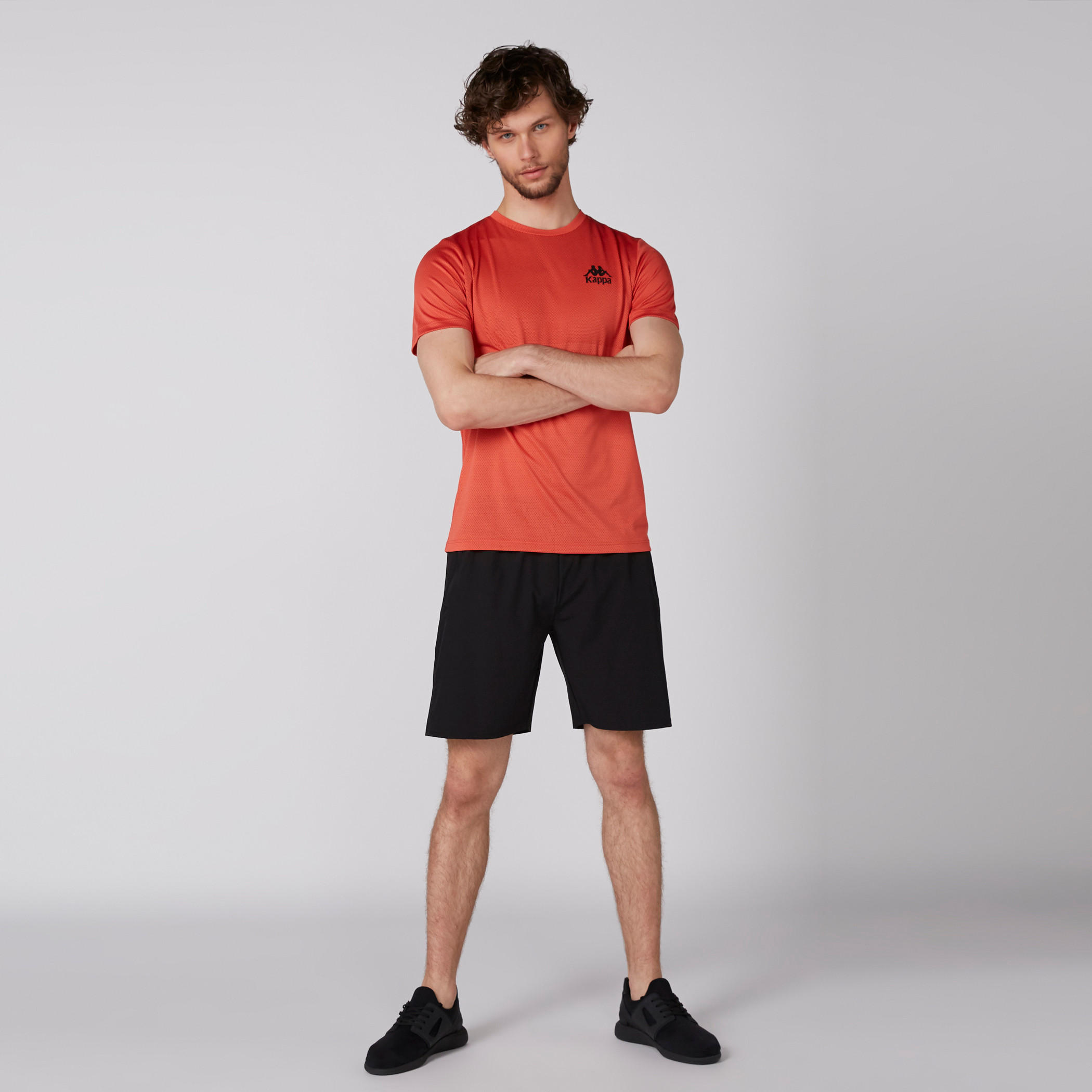 شورت بخصر مطّاطي وجيب بسحّاب من كابا-men-clothing-sportswearandactivewear-bottoms-image-2