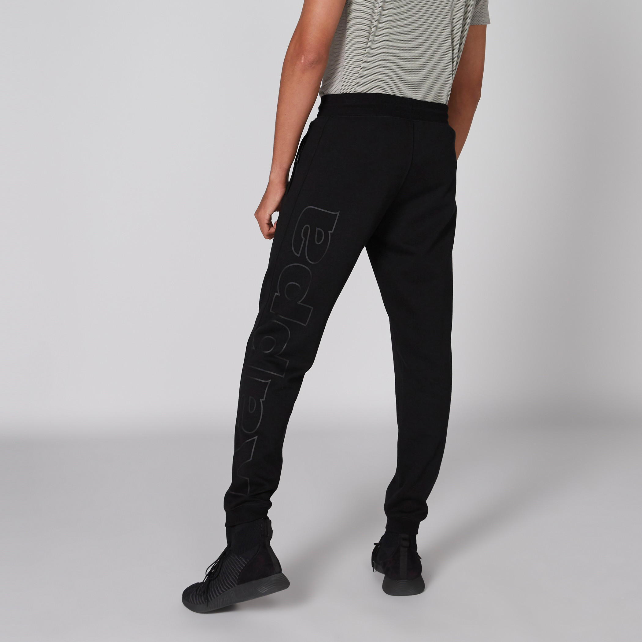 بنطال رياضي بطبعات وخصر مطّاطي من كابا-men-clothing-sportswearandactivewear-bottoms-image-2