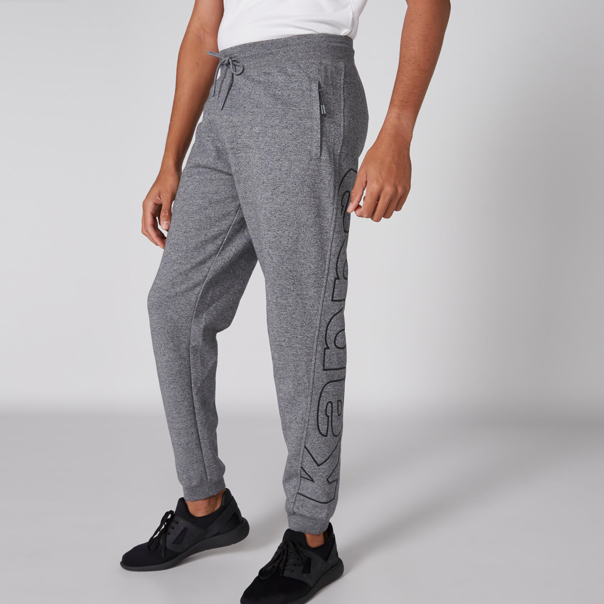 بنطال رياضي طويل بخصر مطاطي وطبعات من كابا-men-clothing-sportswearandactivewear-bottoms-image-1