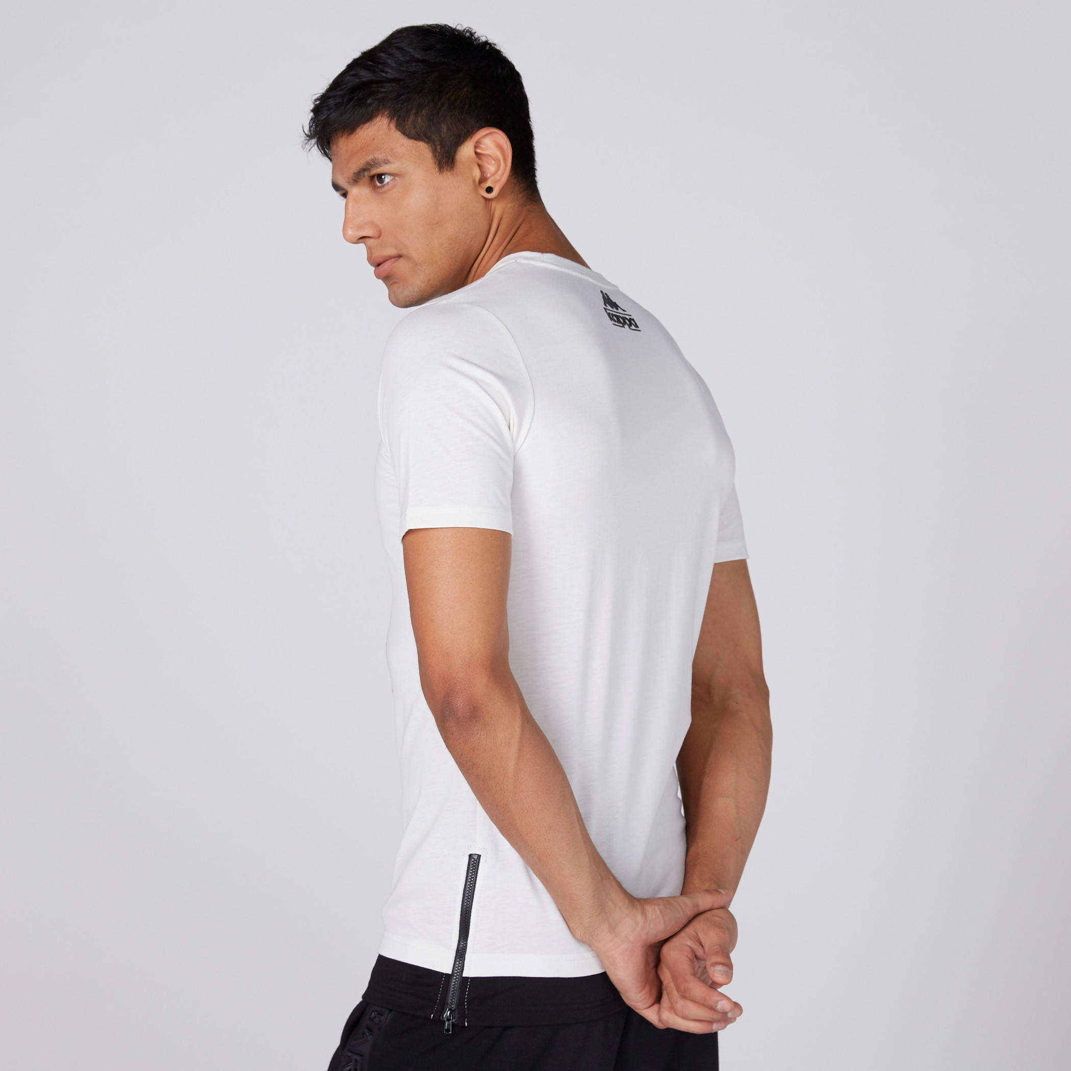 تيشيرت بأكمام قصيرة وسحاب وطبعات من كابا-men-clothing-tshirtsandpolos-tshirts-image-2
