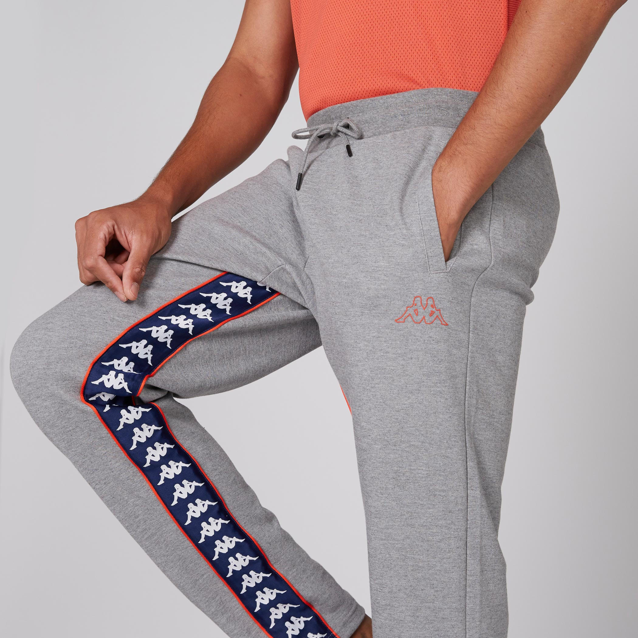 بنطال بخصر مطّاطي وجيوب من كابا-men-clothing-sportswearandactivewear-bottoms-image-4