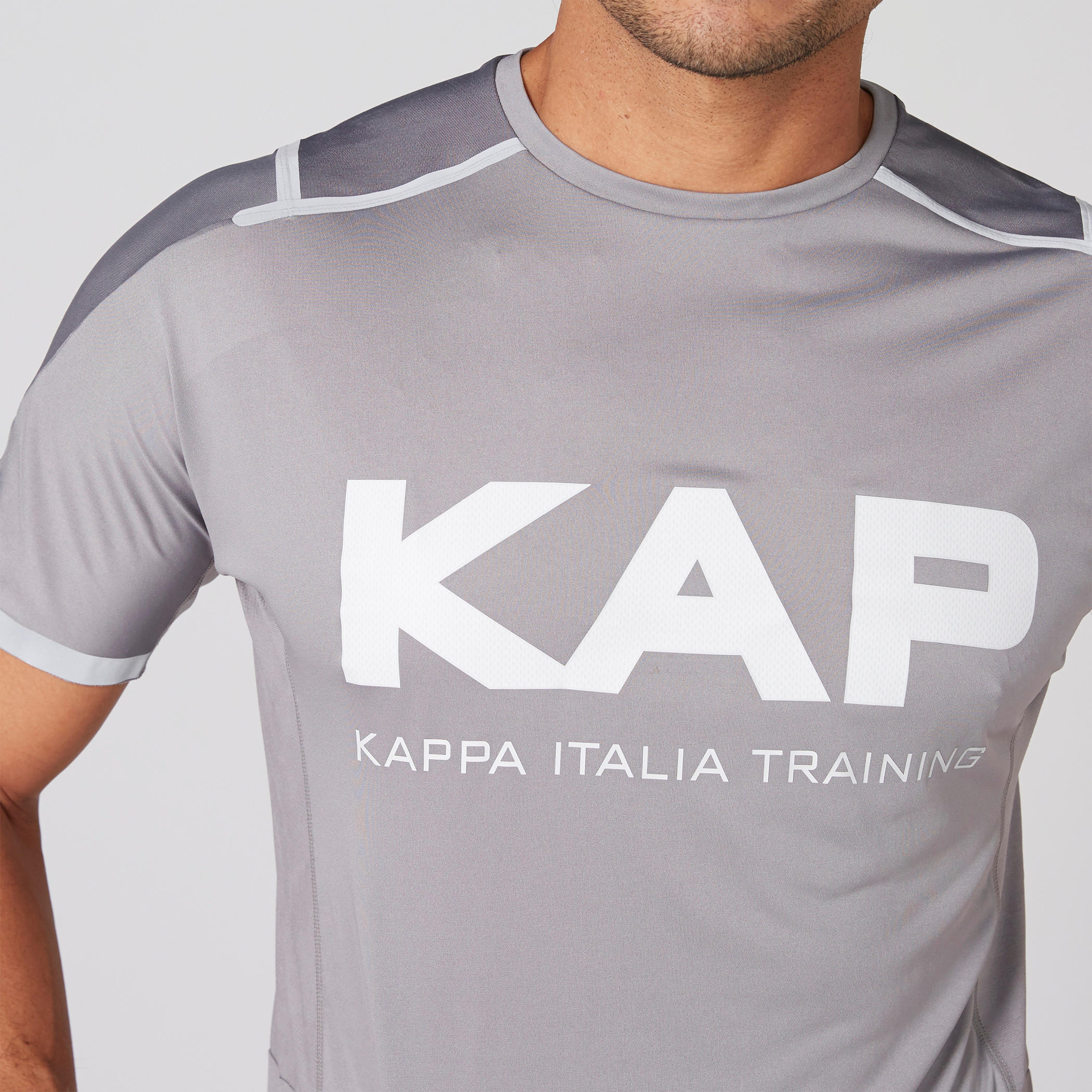 جاكيت بأكمام طويلة وسحّاب إغلاق وقبعة من كابا-men-clothing-sportswearandactivewear-tshirtsandpolos-image-4