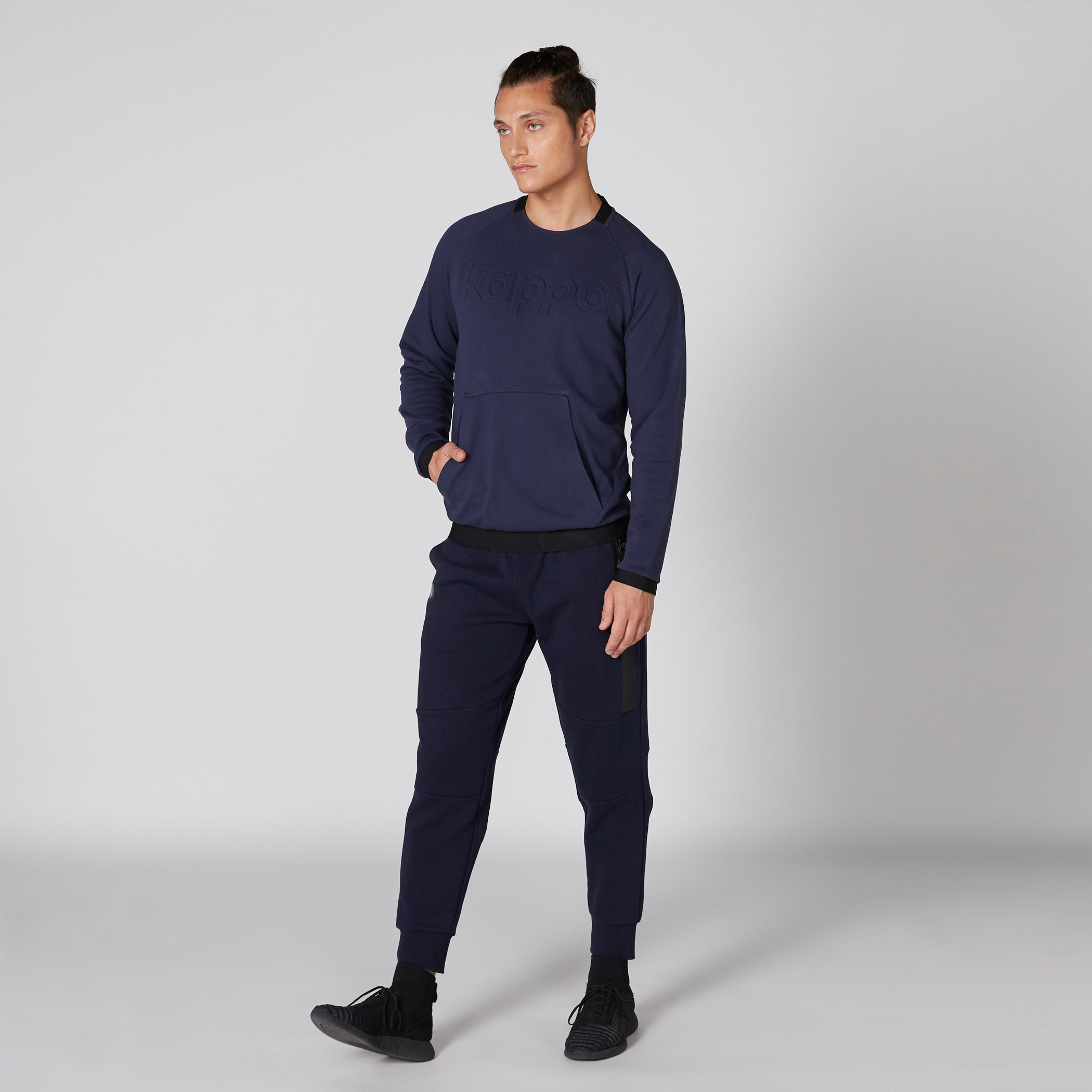 سويت شيرت بياقة مستديرة وأكمام طويلة وجيوب من كابا-men-winterwear-hoodiesandsweatshirts-image-1