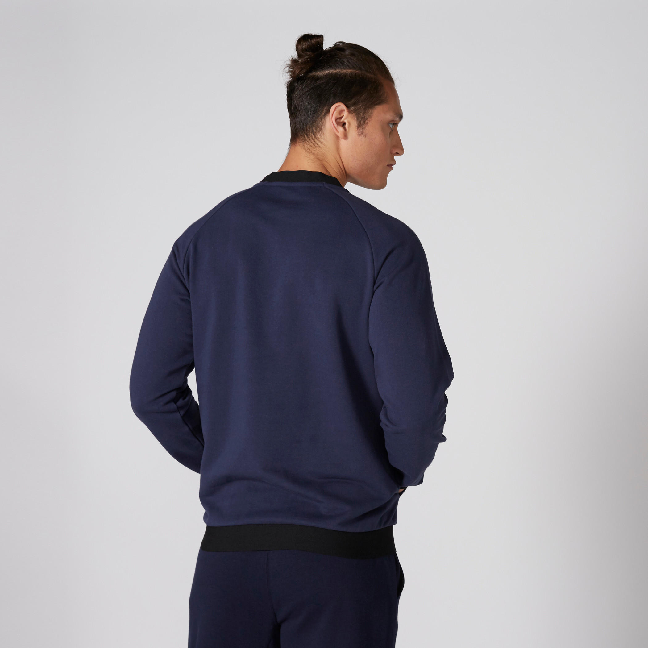 سويت شيرت بياقة مستديرة وأكمام طويلة وجيوب من كابا-men-winterwear-hoodiesandsweatshirts-image-2