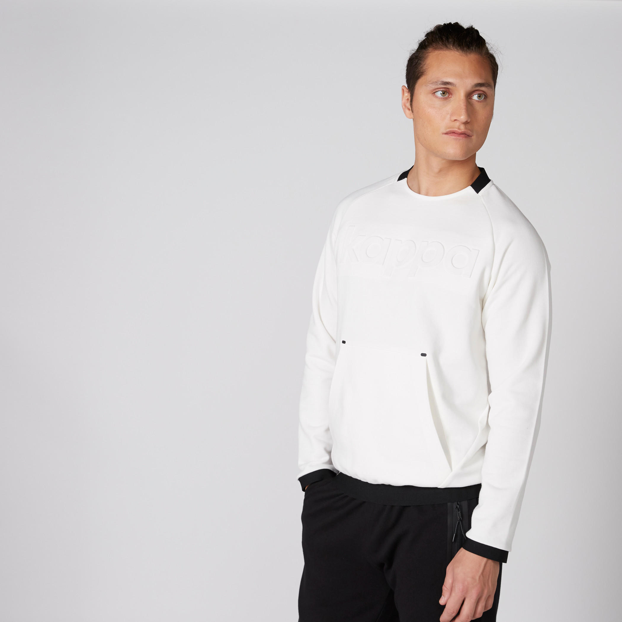 سويت شيرت منقوش بأكمام طويلة وجيوب من كابا-men-winterwear-hoodiesandsweatshirts-image-3