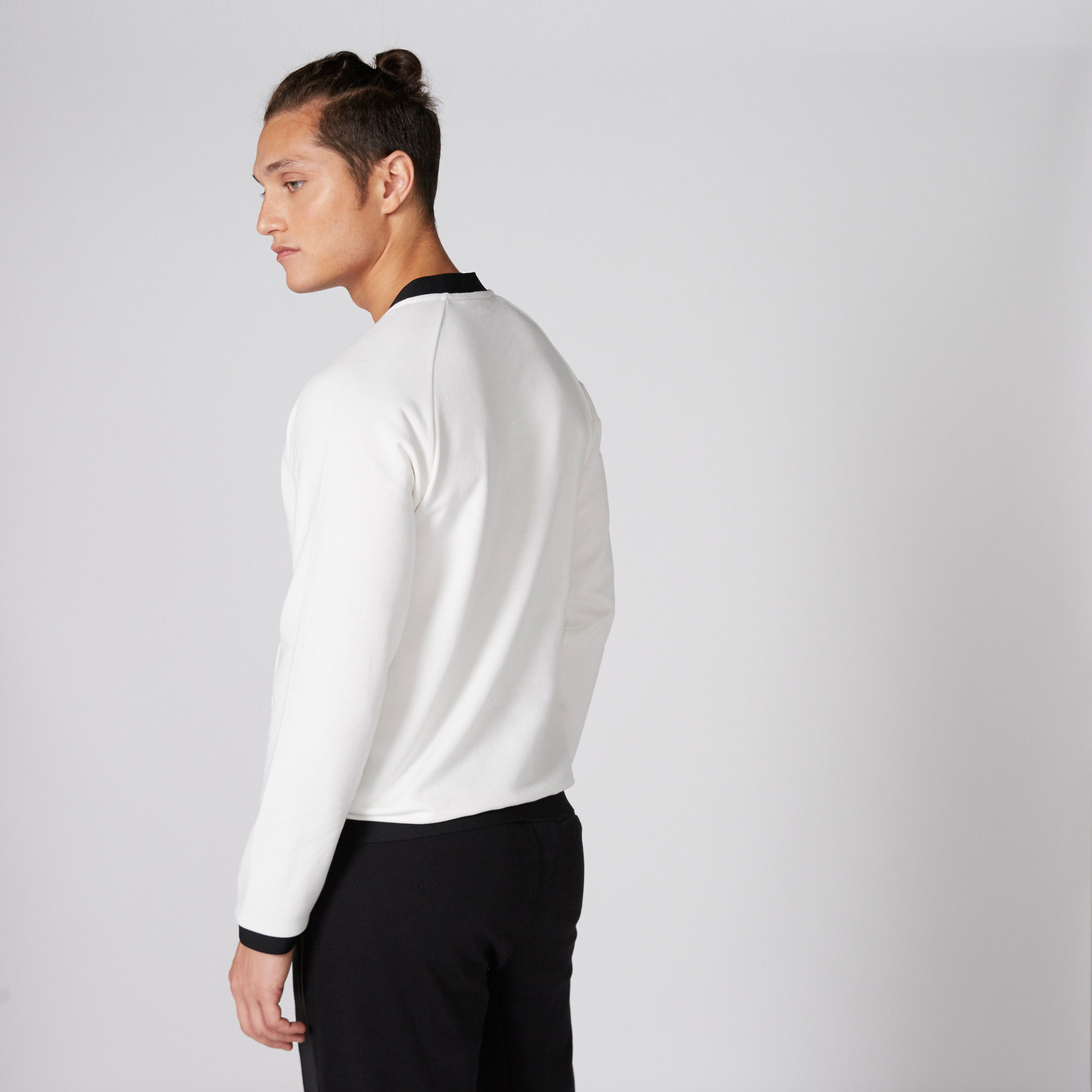 سويت شيرت منقوش بأكمام طويلة وجيوب من كابا-men-winterwear-hoodiesandsweatshirts-image-2
