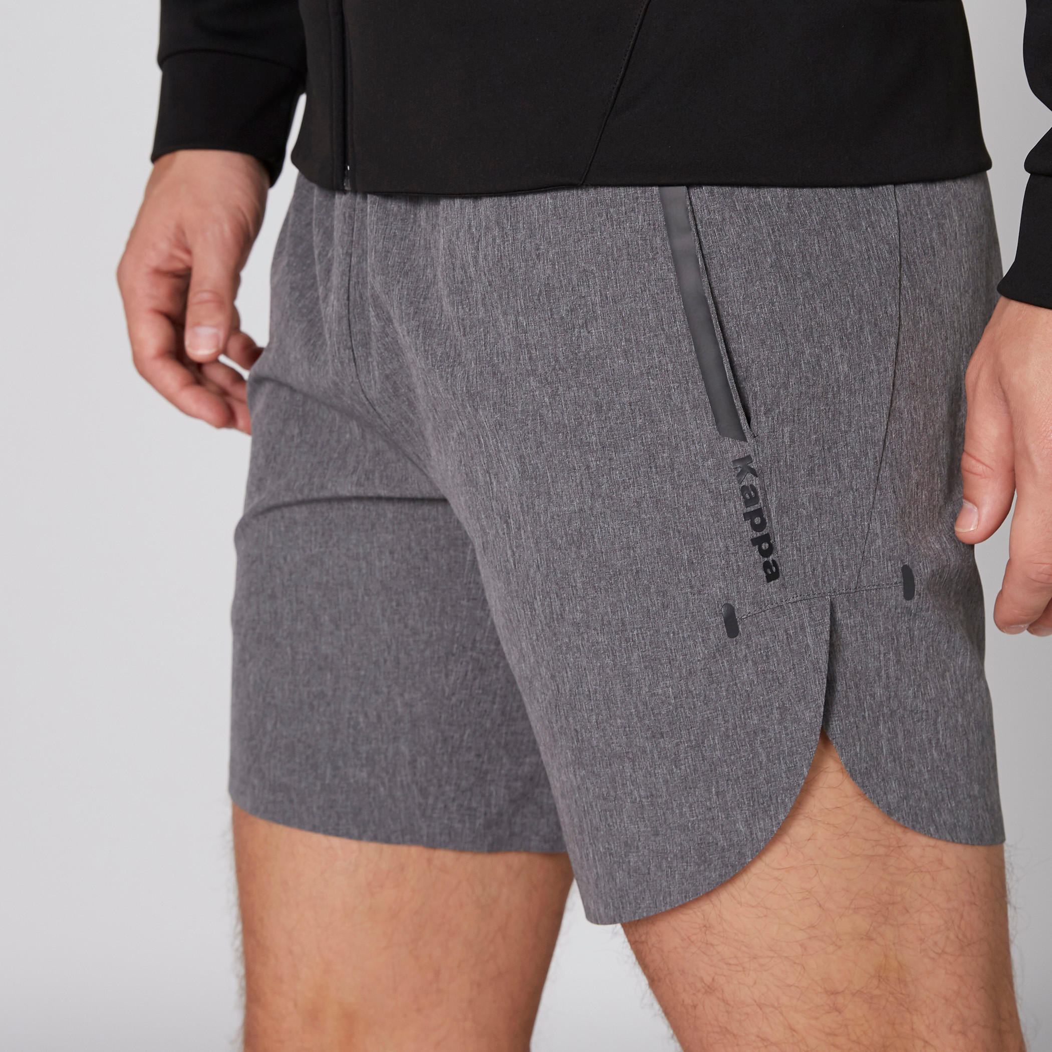 شورت بخصر مطاطي وجيوب من كابا-men-clothing-sportswearandactivewear-bottoms-image-4