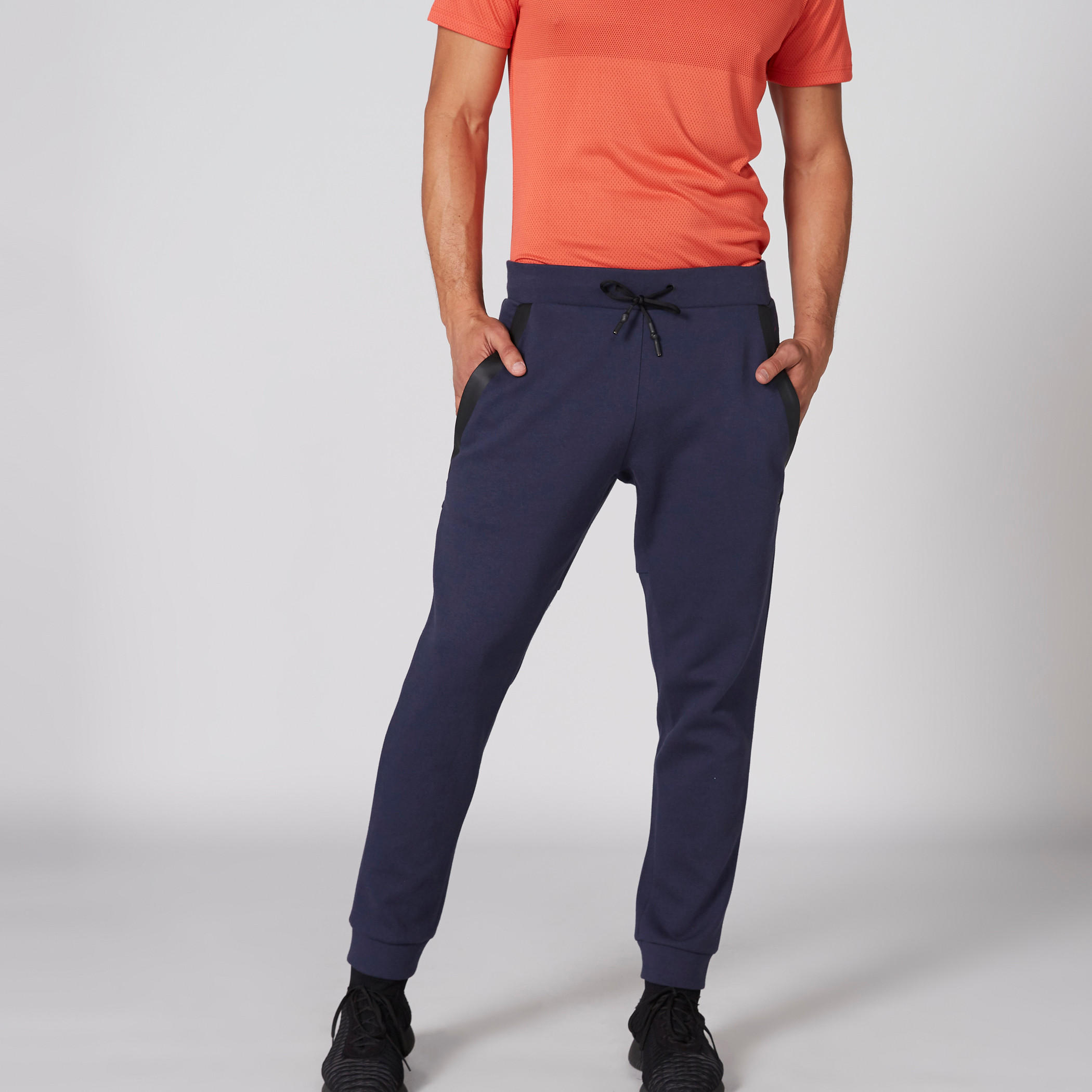 جاكيت بأكمام طويلة وسحّاب إغلاق وقبعة من كابا-men-clothing-sportswearandactivewear-bottoms-image-2